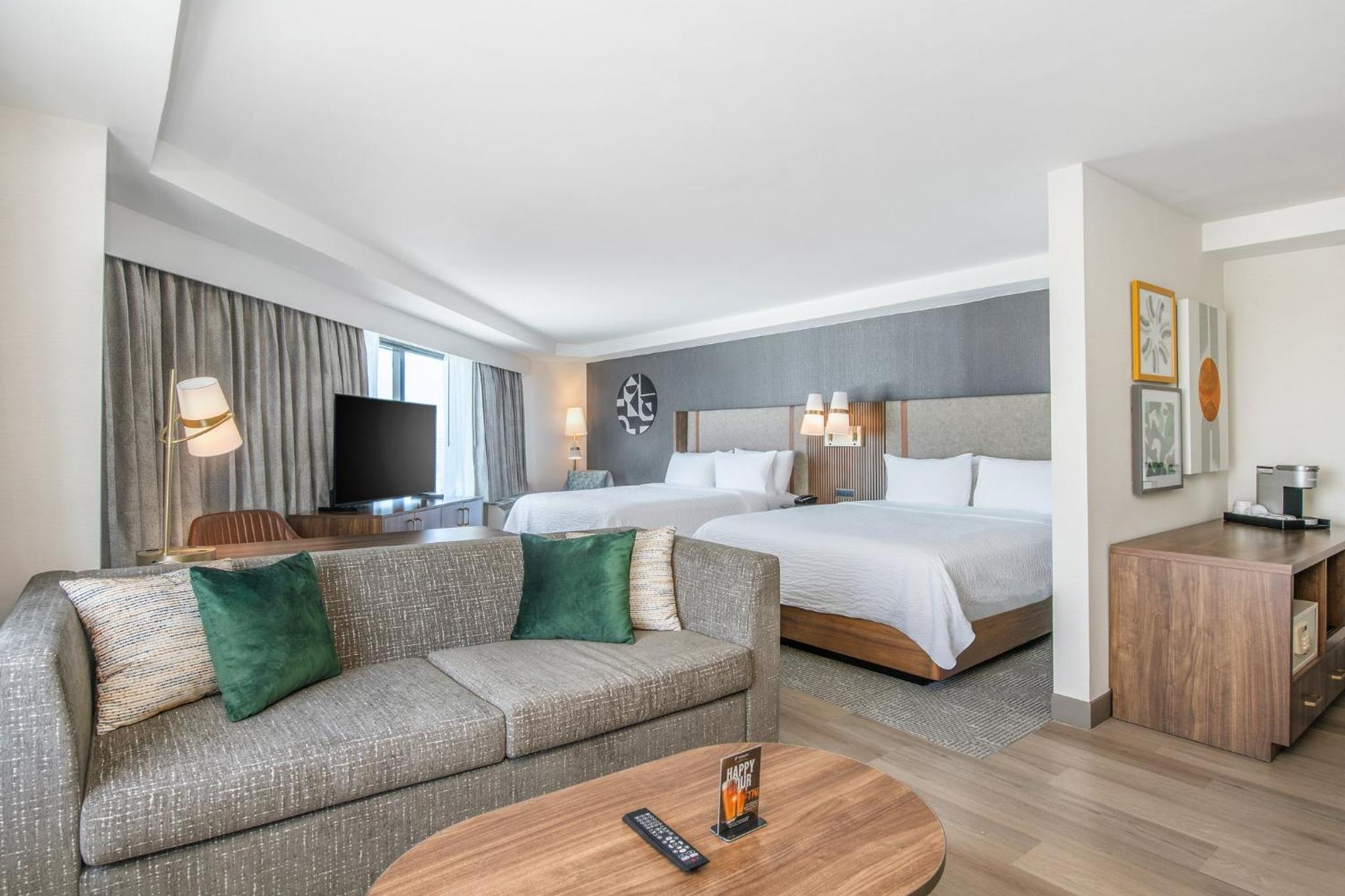 Suite with Two Queen Beds - Photo 2