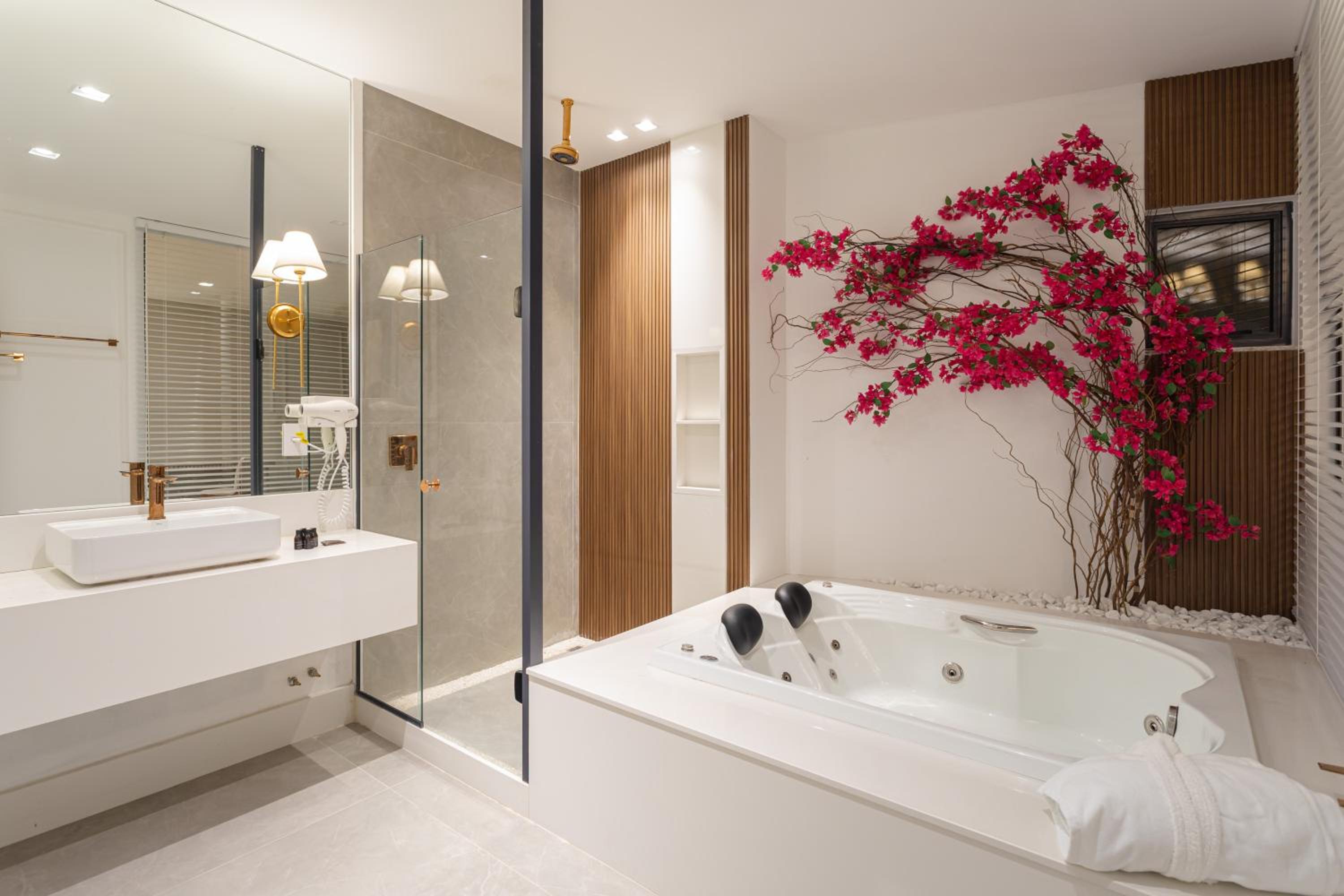 King Suite with Spa Bath photo 1