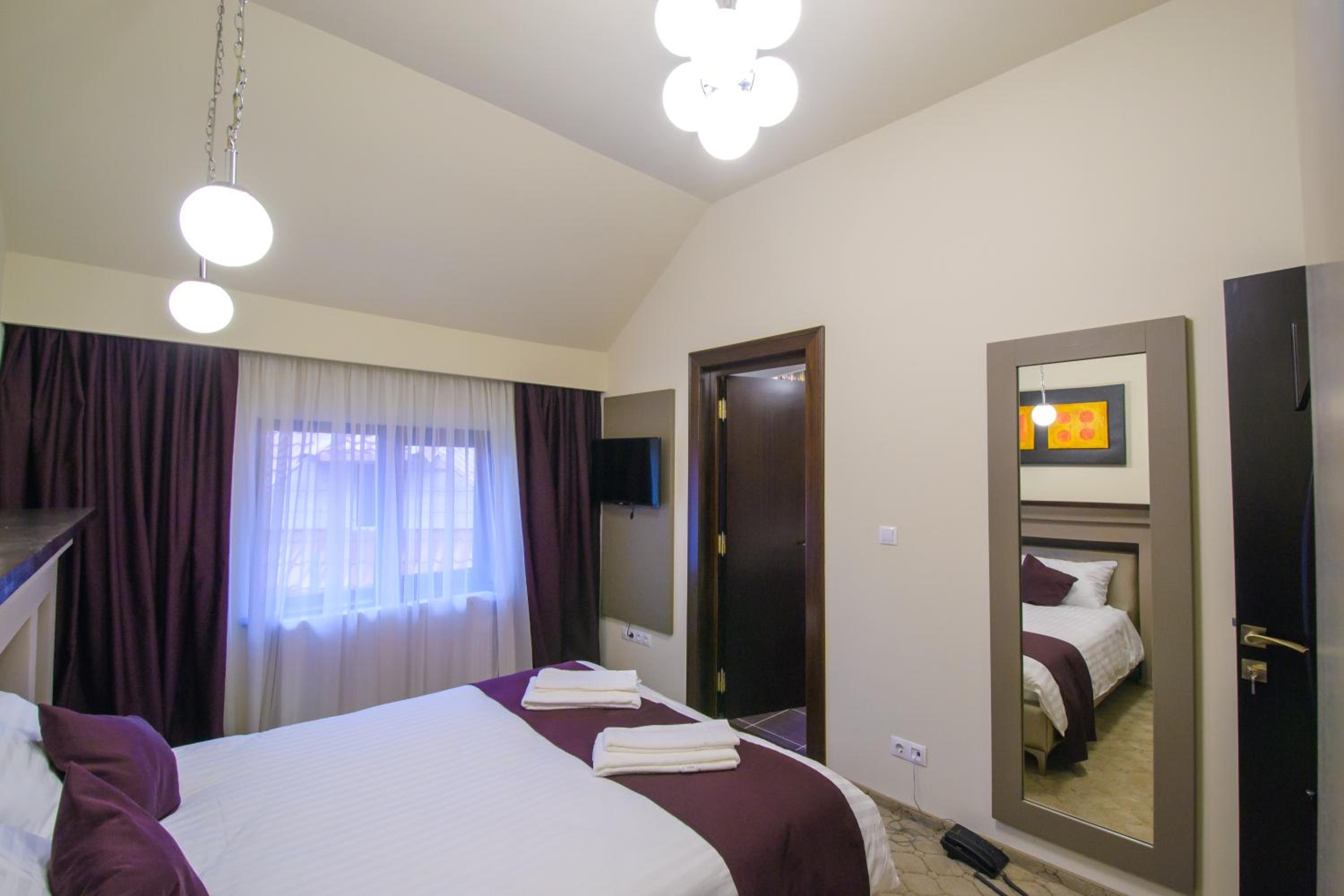 Double Room - Photo 5