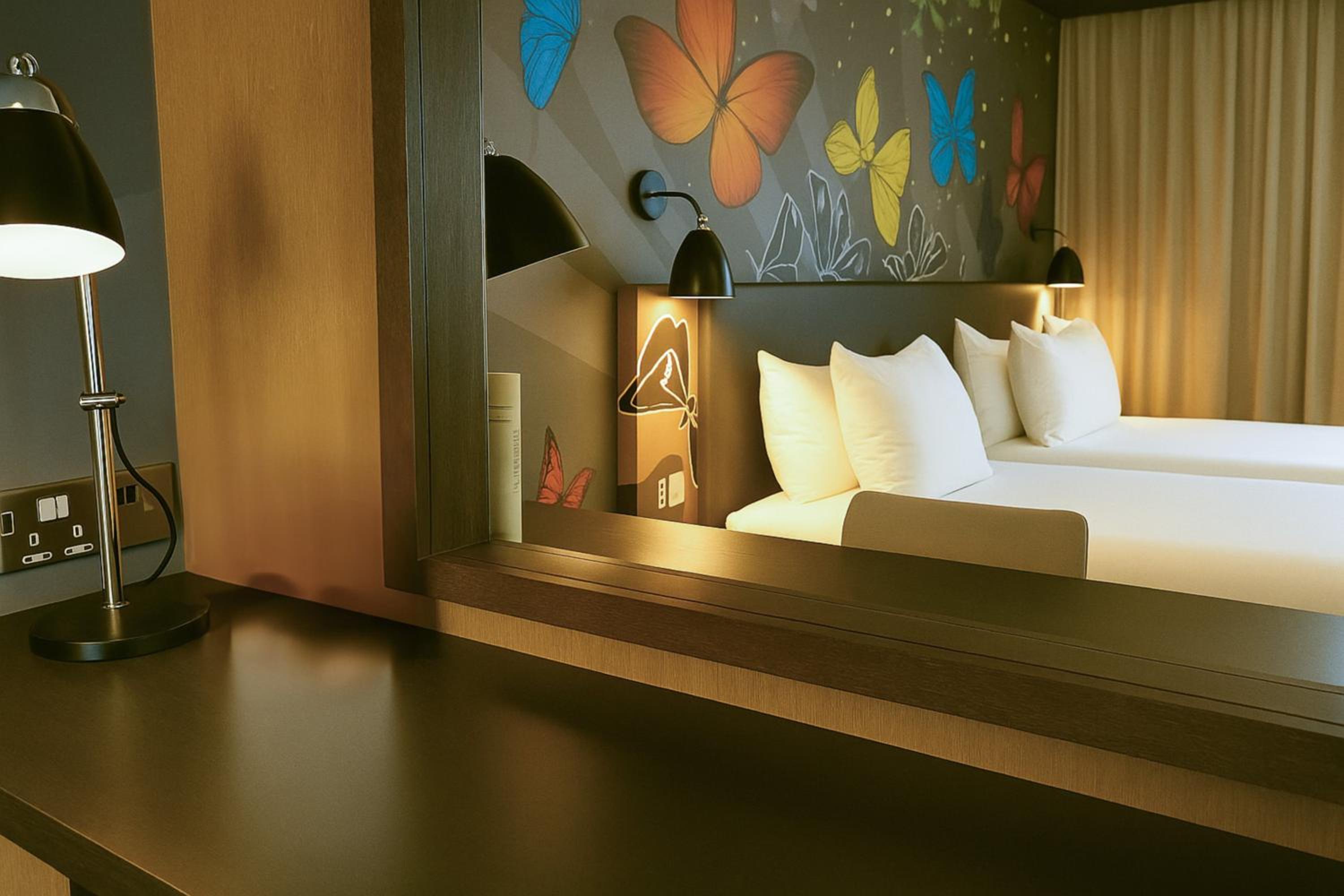 Standard Twin Room - Photo 9