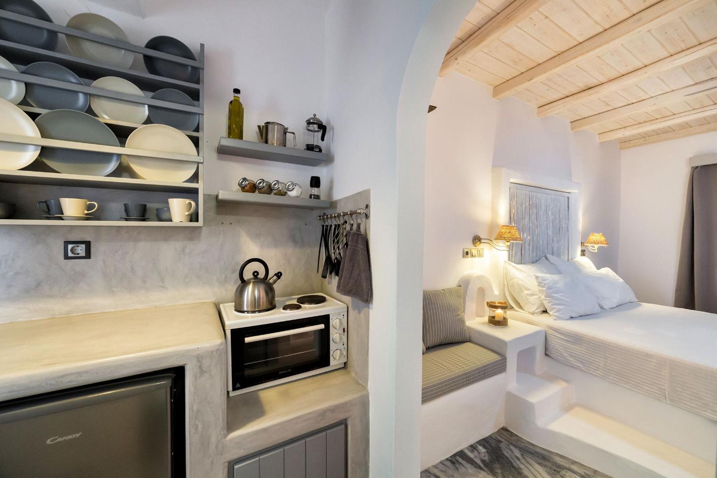 Suite with Sea View (2 Adults) - Photo 17