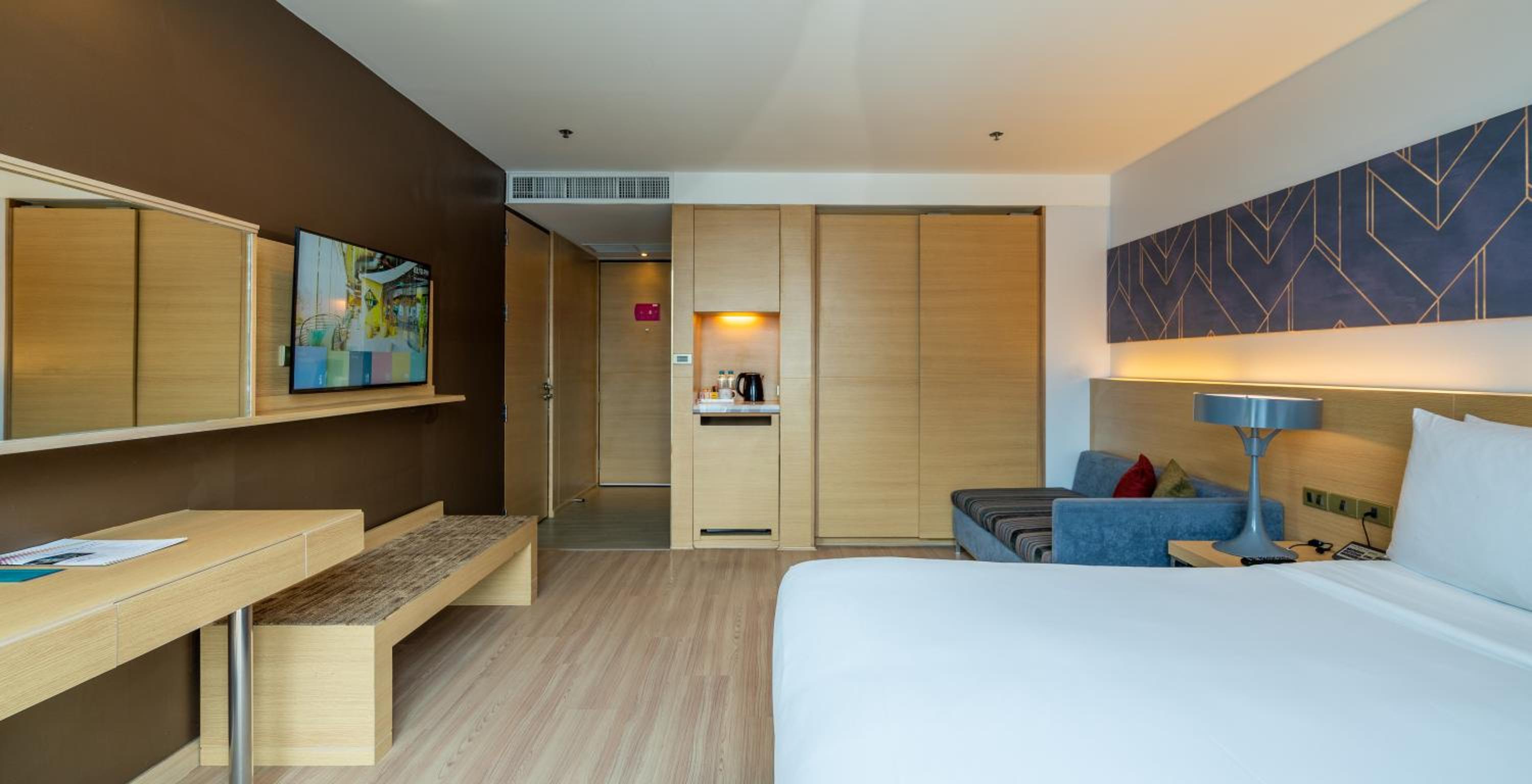 Deluxe King Room photo 3
