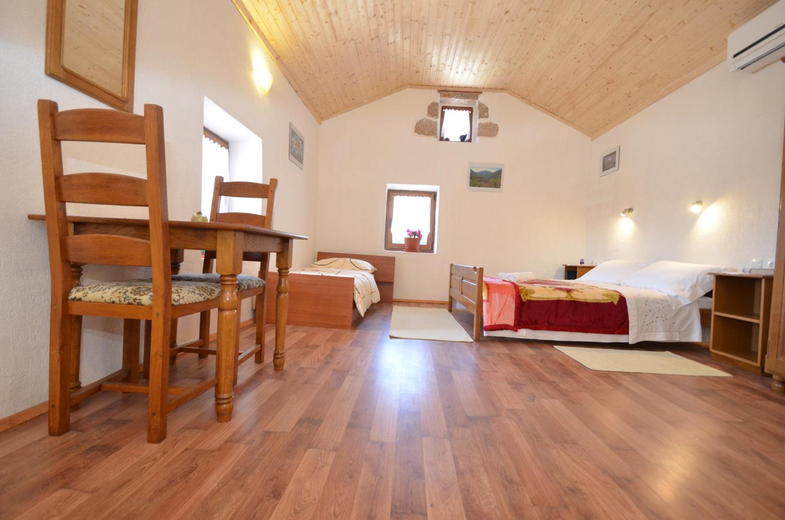 One-Bedroom House photo 1
