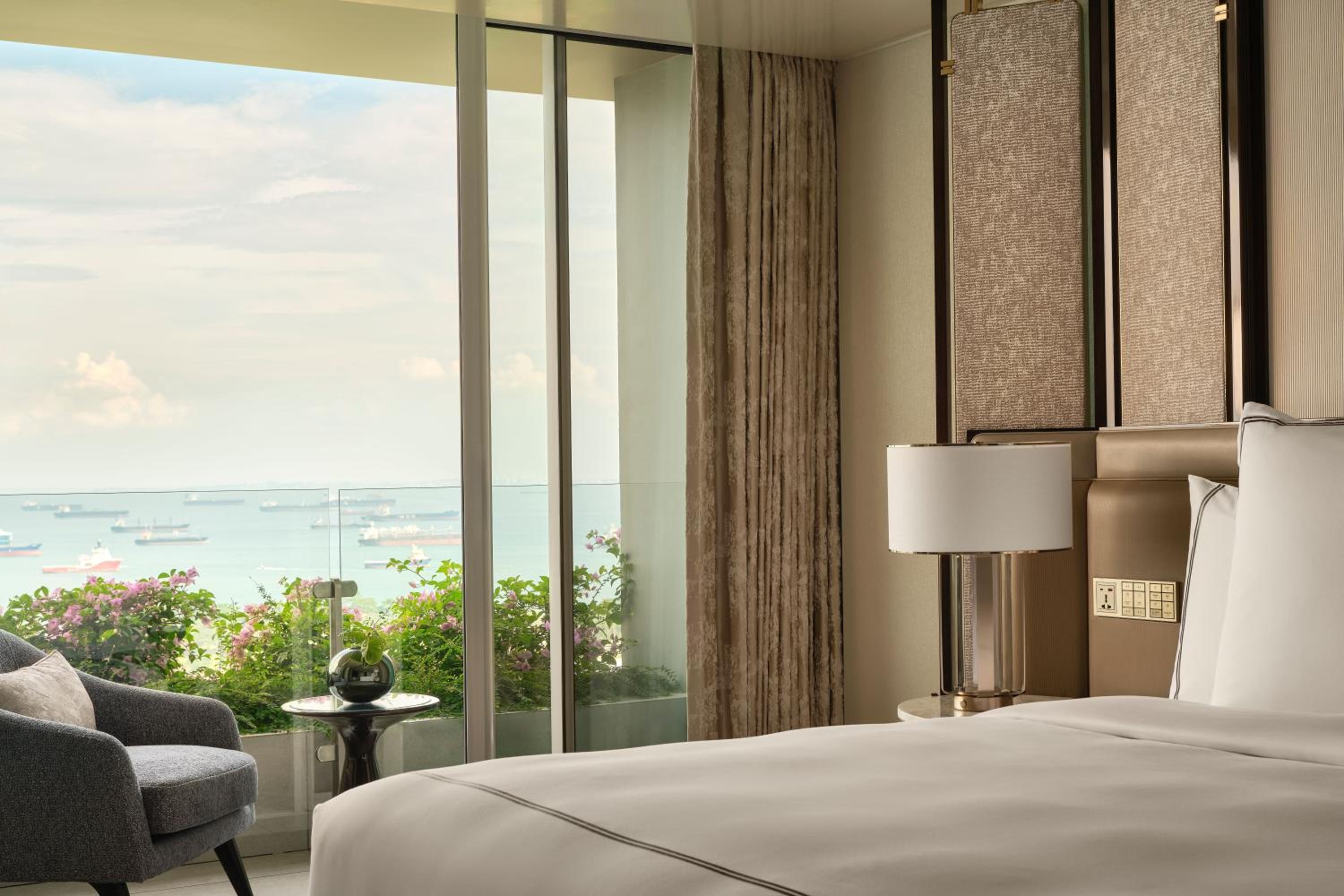 Sands Bay Suite Double Queen Gardens By The Bay View