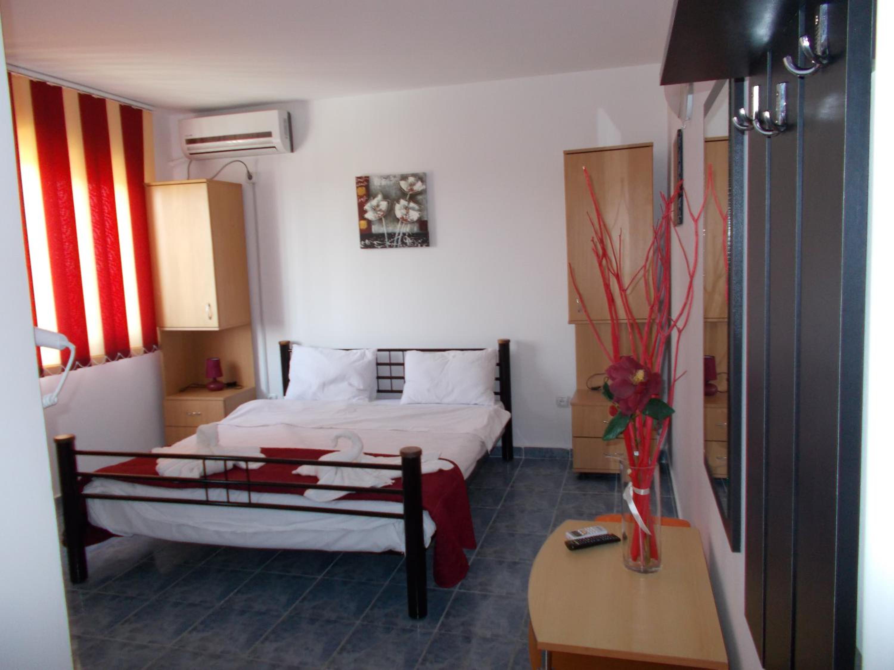 Double Room with Balcony - Photo 1