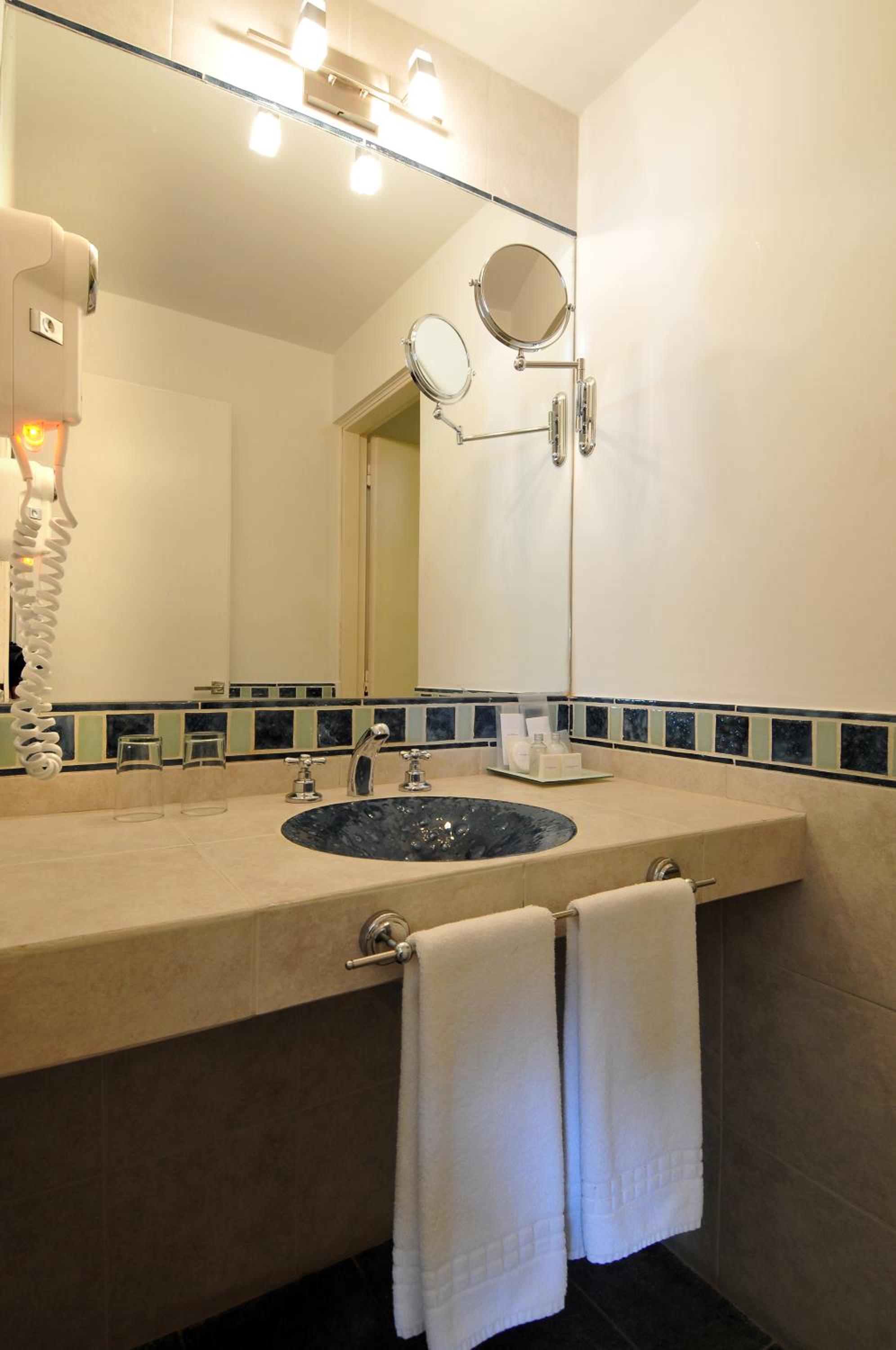 Standard Double or Twin Room photo 2