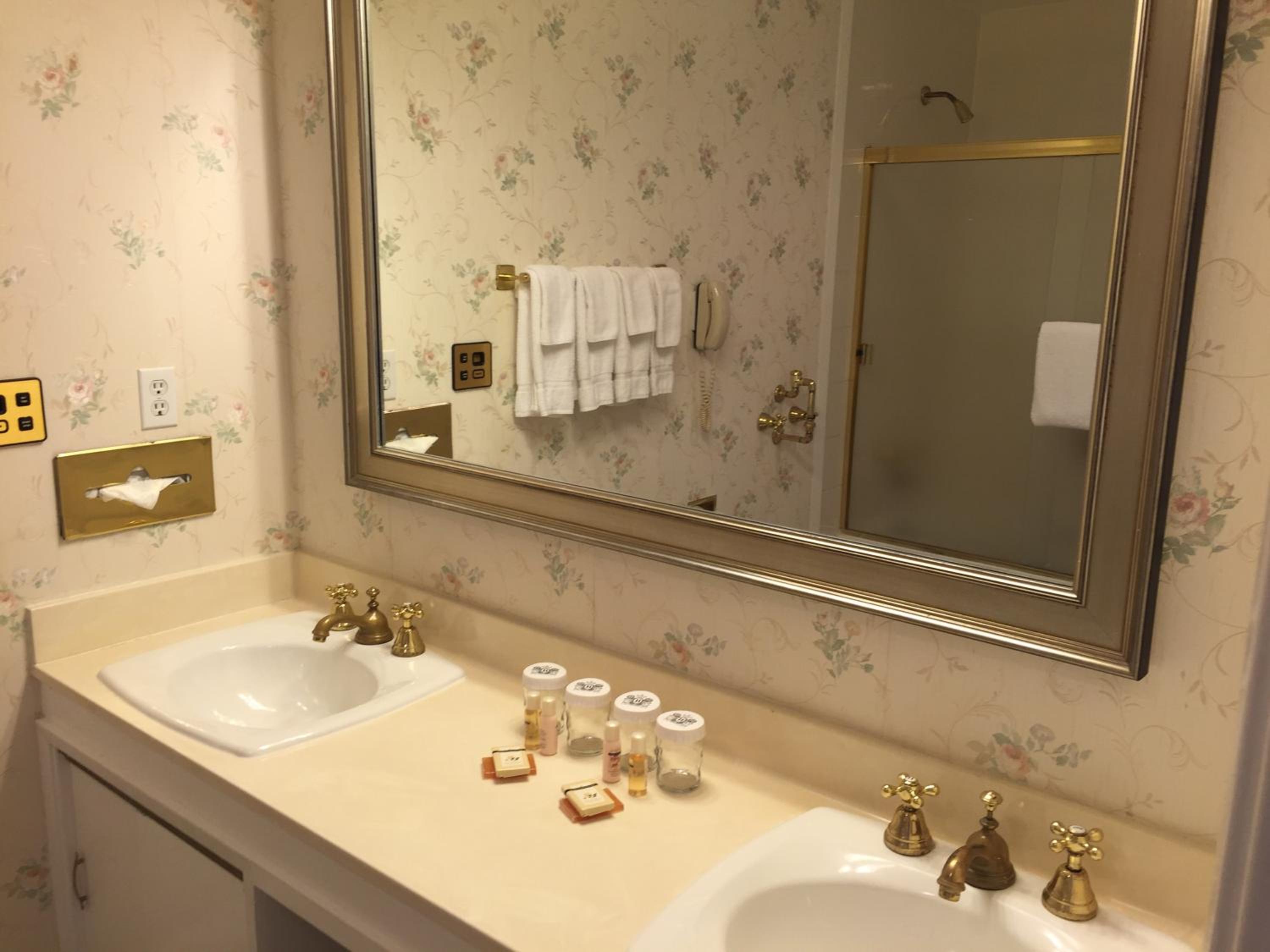  Studio Suite With Wet Bar - Photo 2