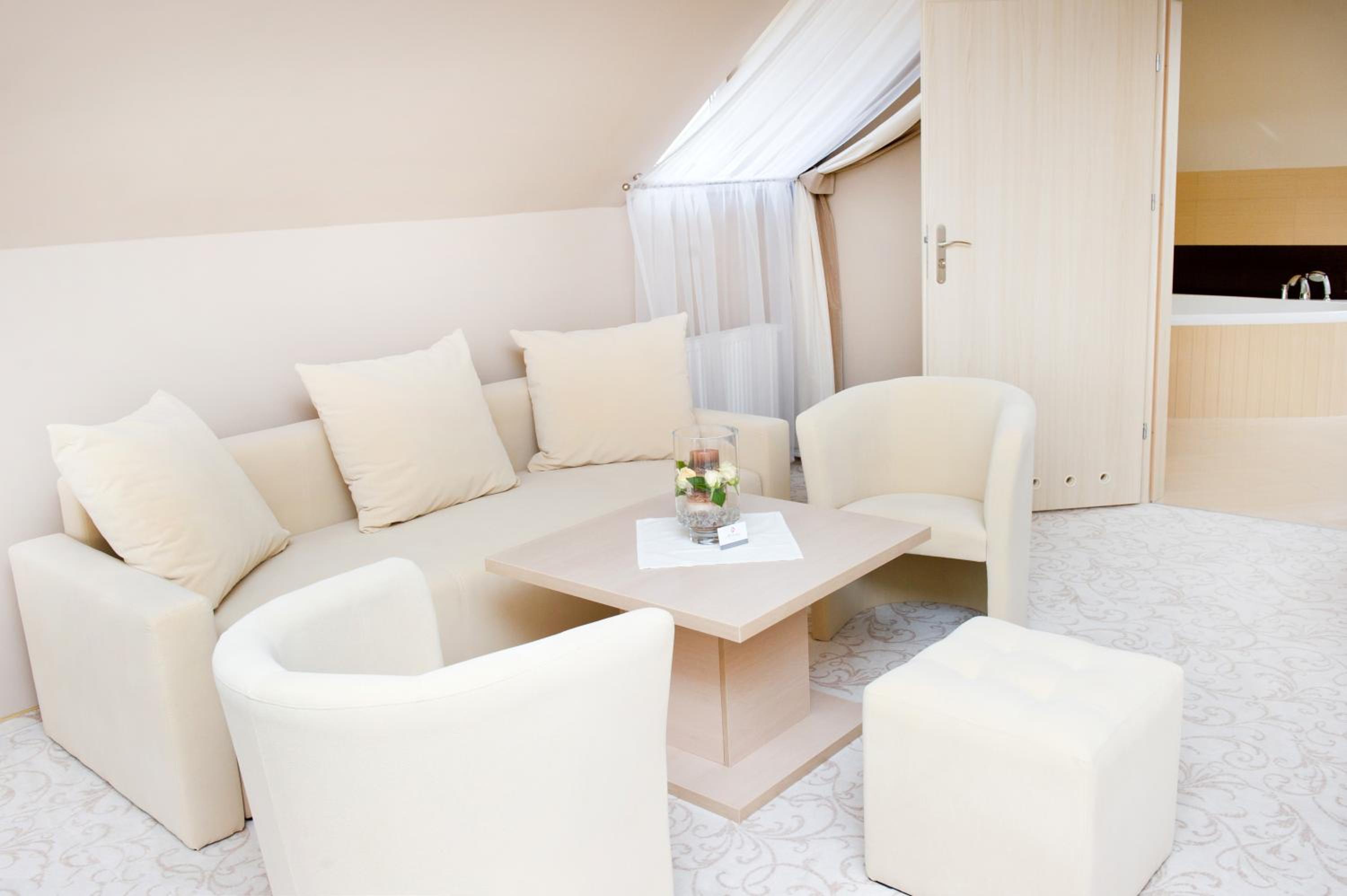 Apartment - Photo 2