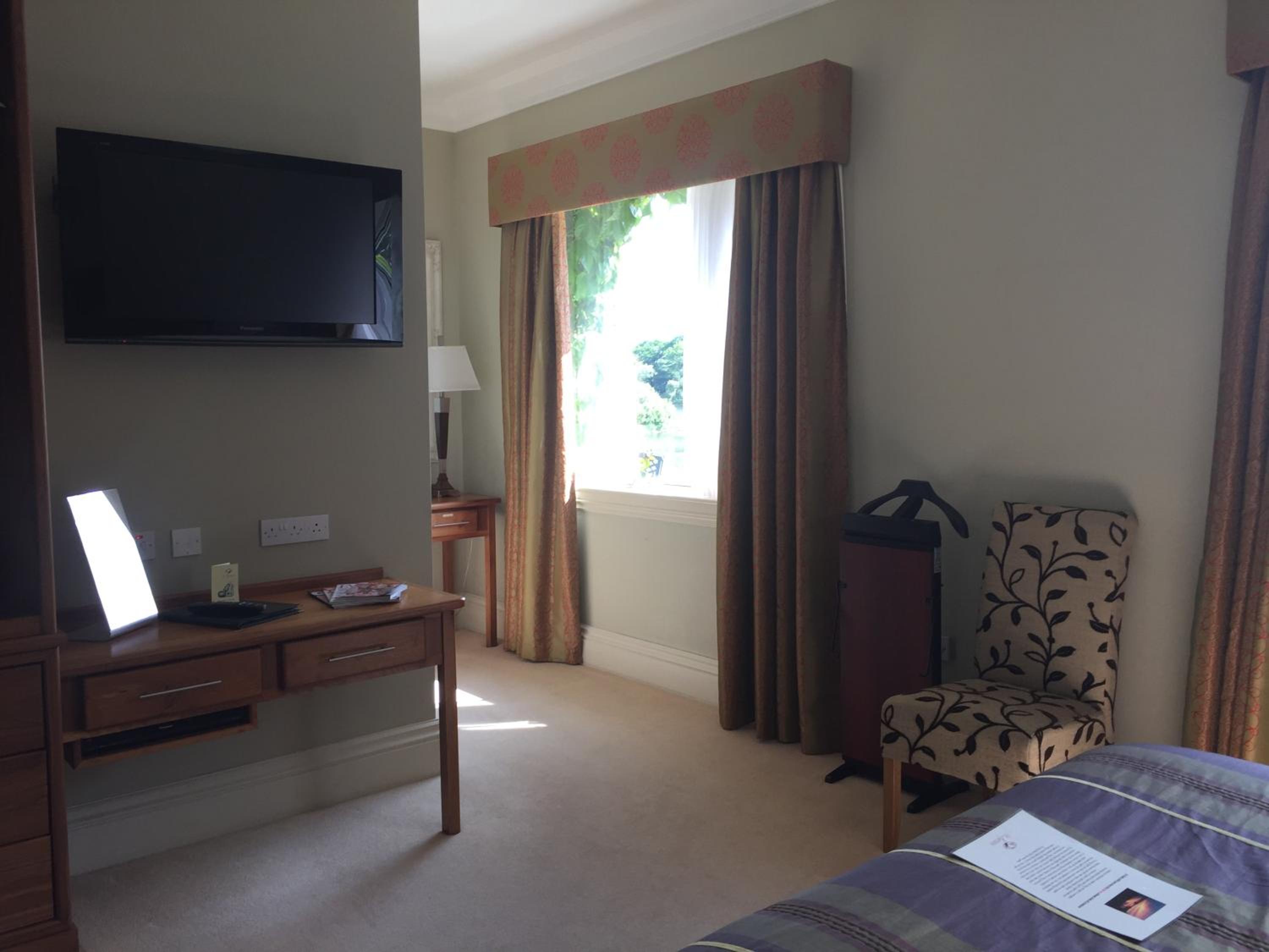 Double Room with Lake View - Photo 3