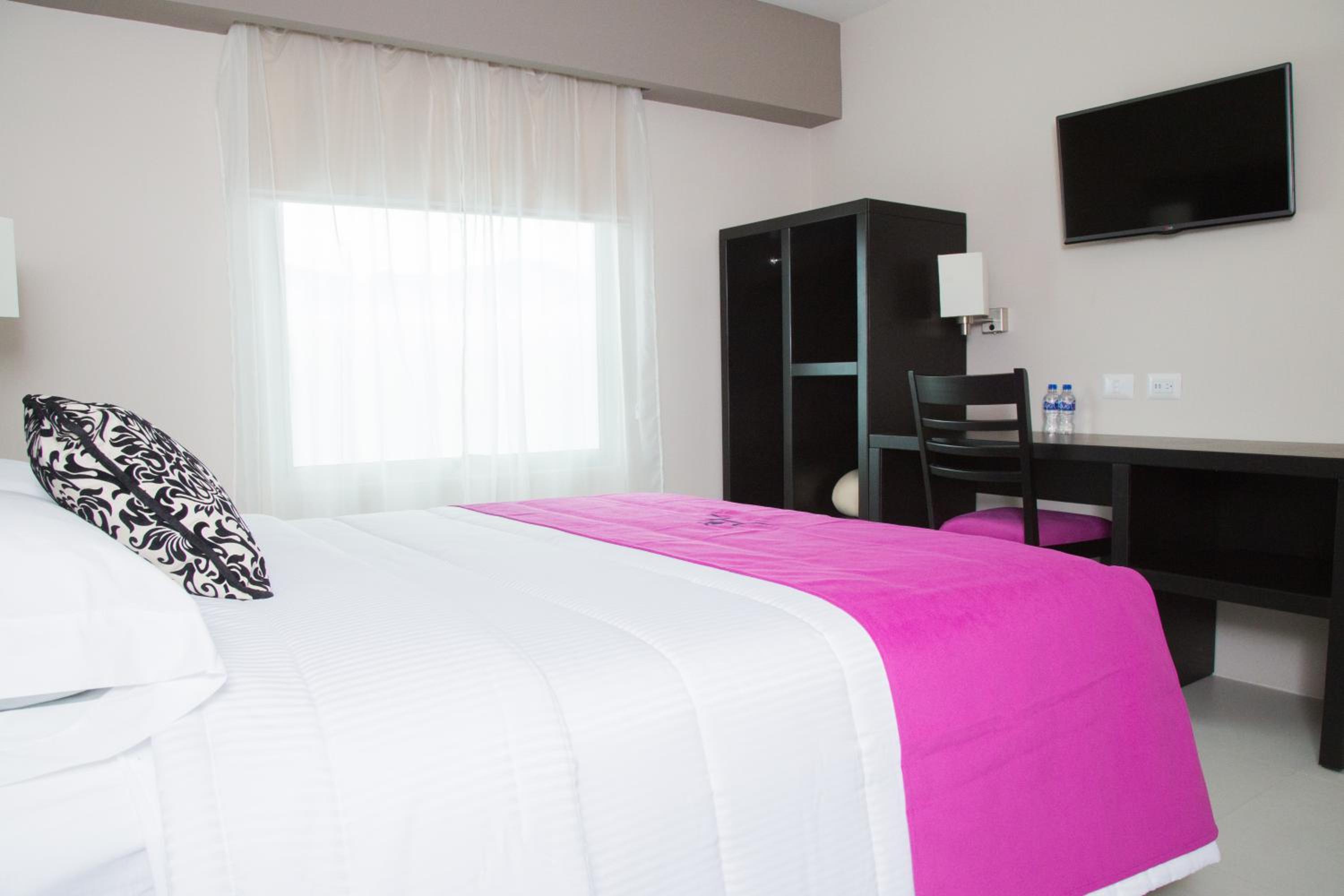 Standard Queen Room photo 3