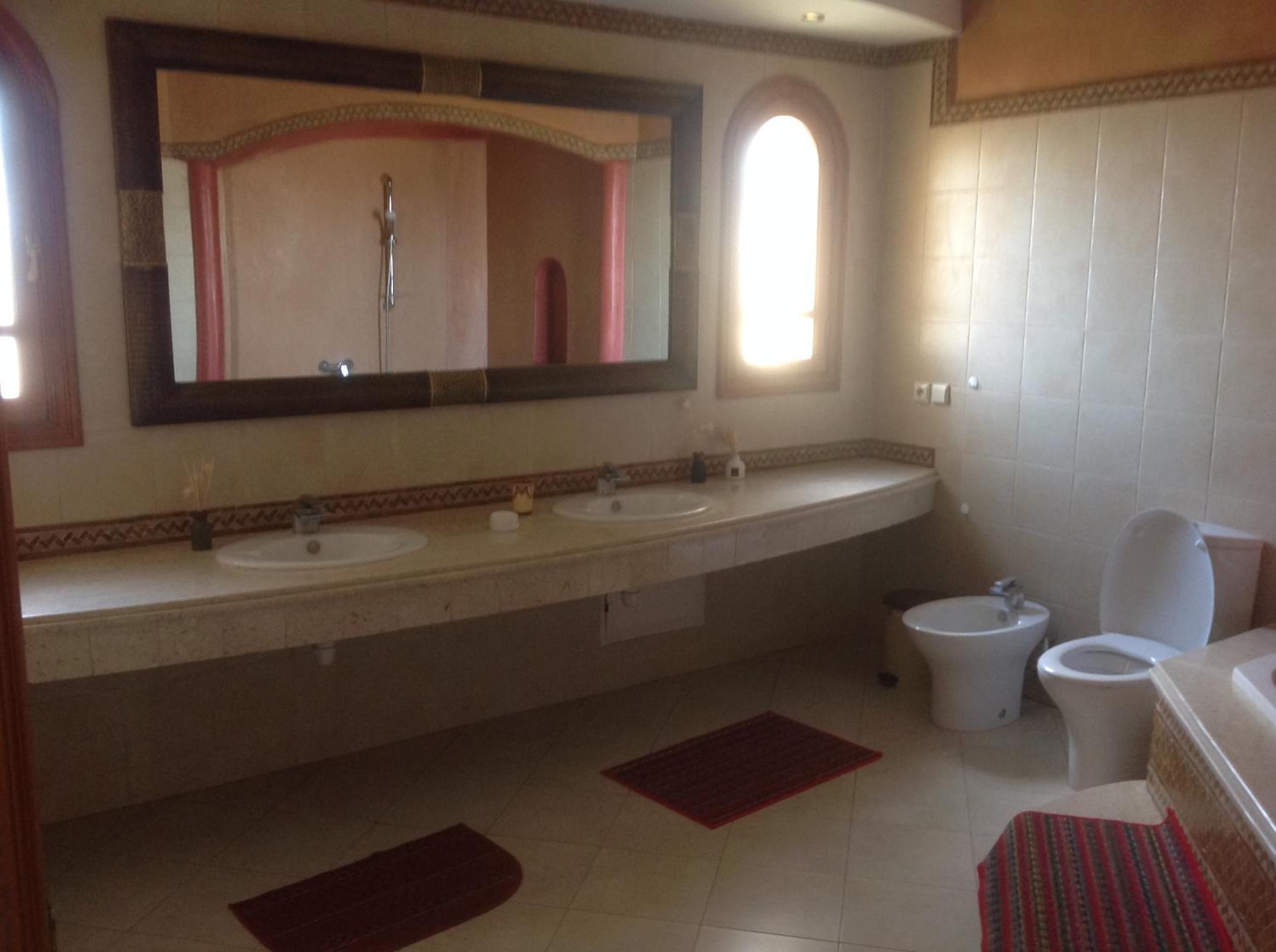 Deluxe Room - Photo 10