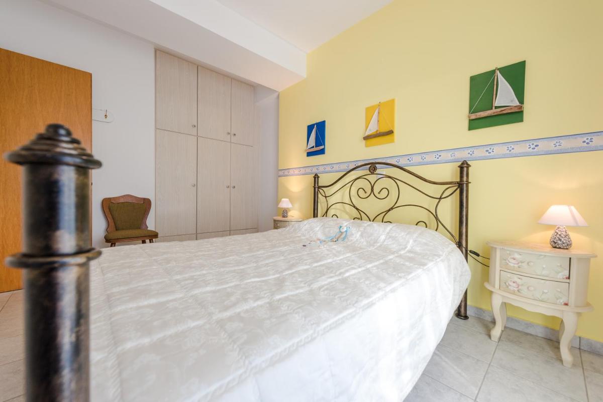 One-Bedroom Apartment with Sea View photo 2