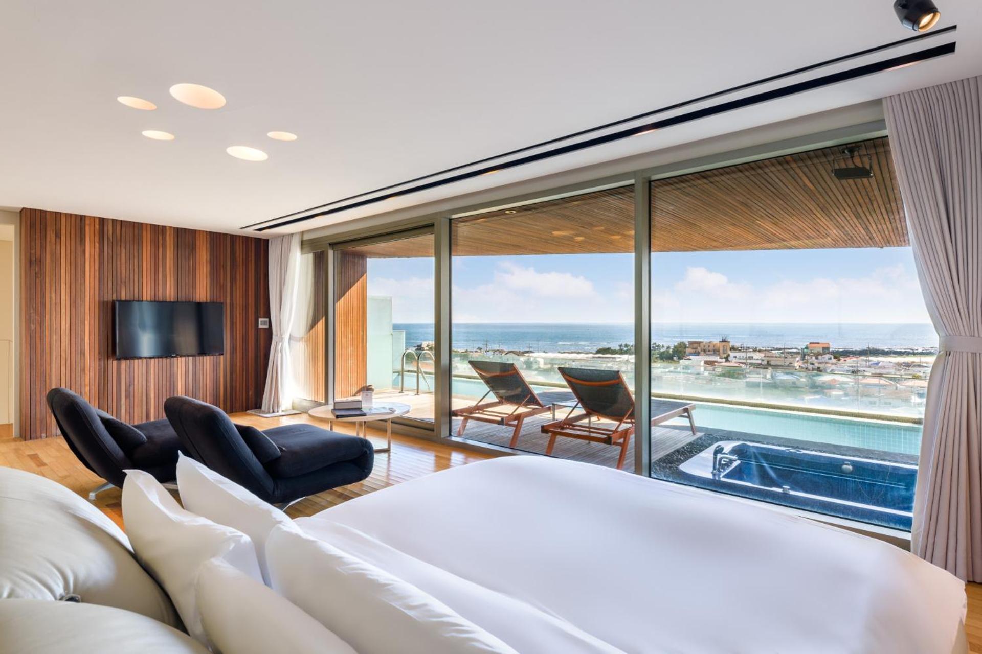 [Oasis] Bay Suite + Private Pool & Cabana for 3 Hours
