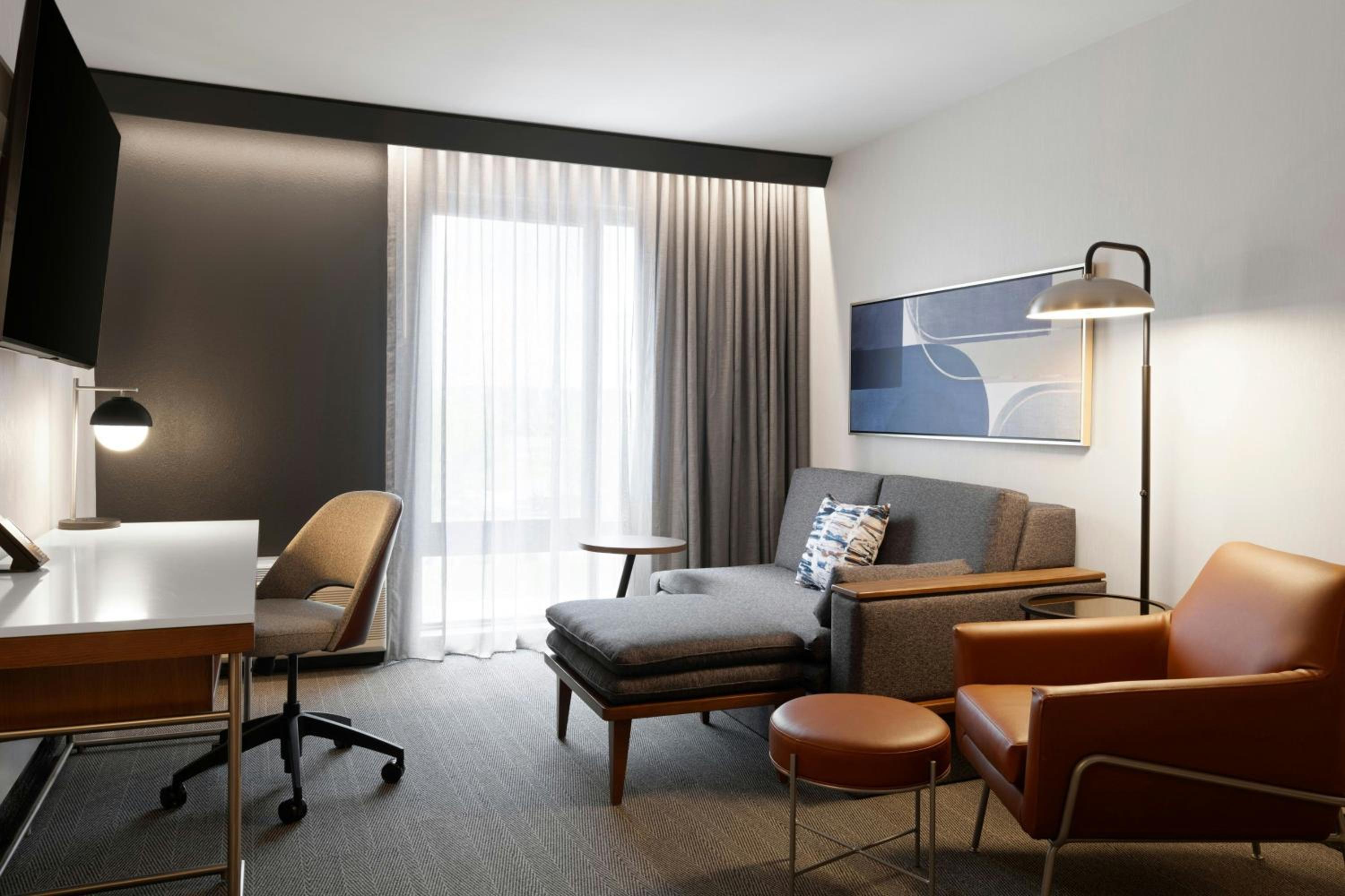 King Suite with Bathtub and Sofa Bed - Mobility Access photo 1