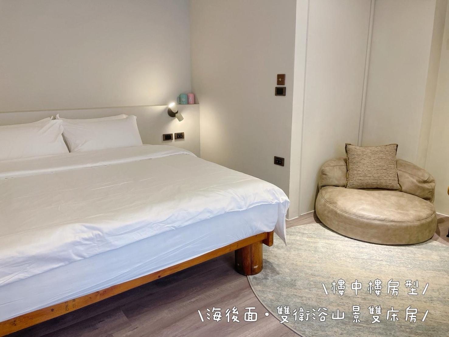 Standard Queen Room with Two Queen Beds (Non pet friendly) photo 2