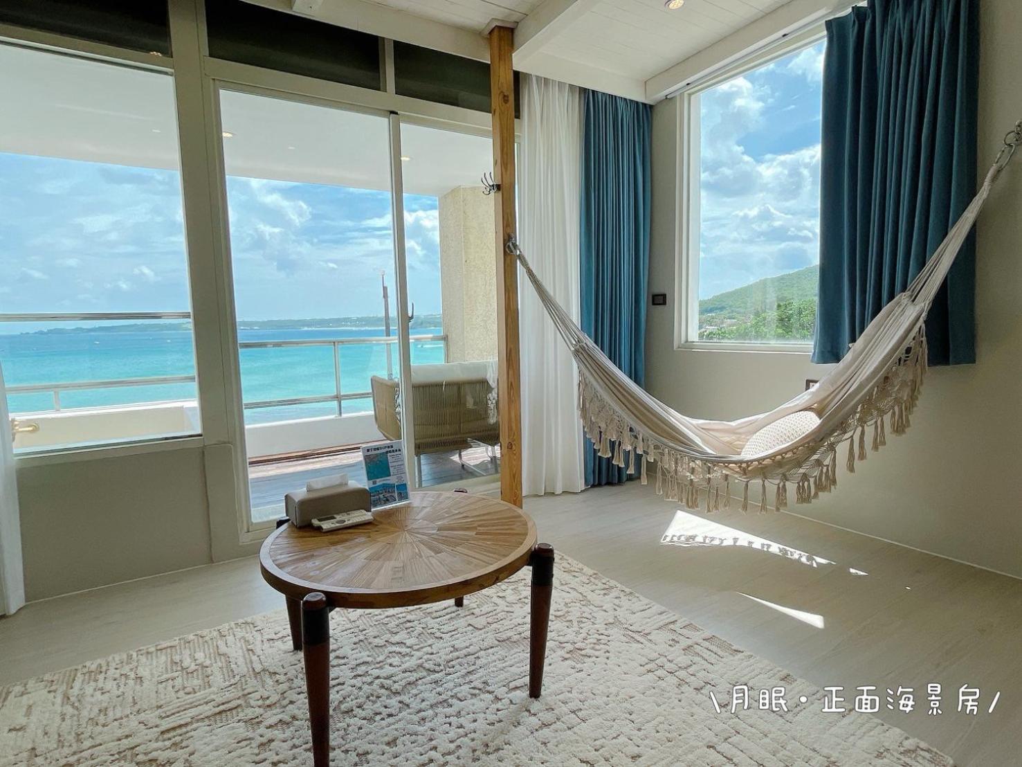 King Suite with Sea View (Non pet friendly) photo 3