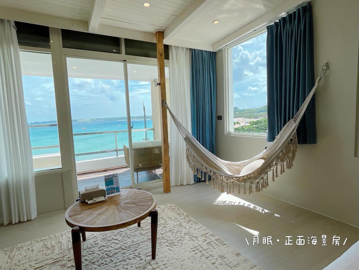 King Suite with Sea View (Non pet friendly) photo 1