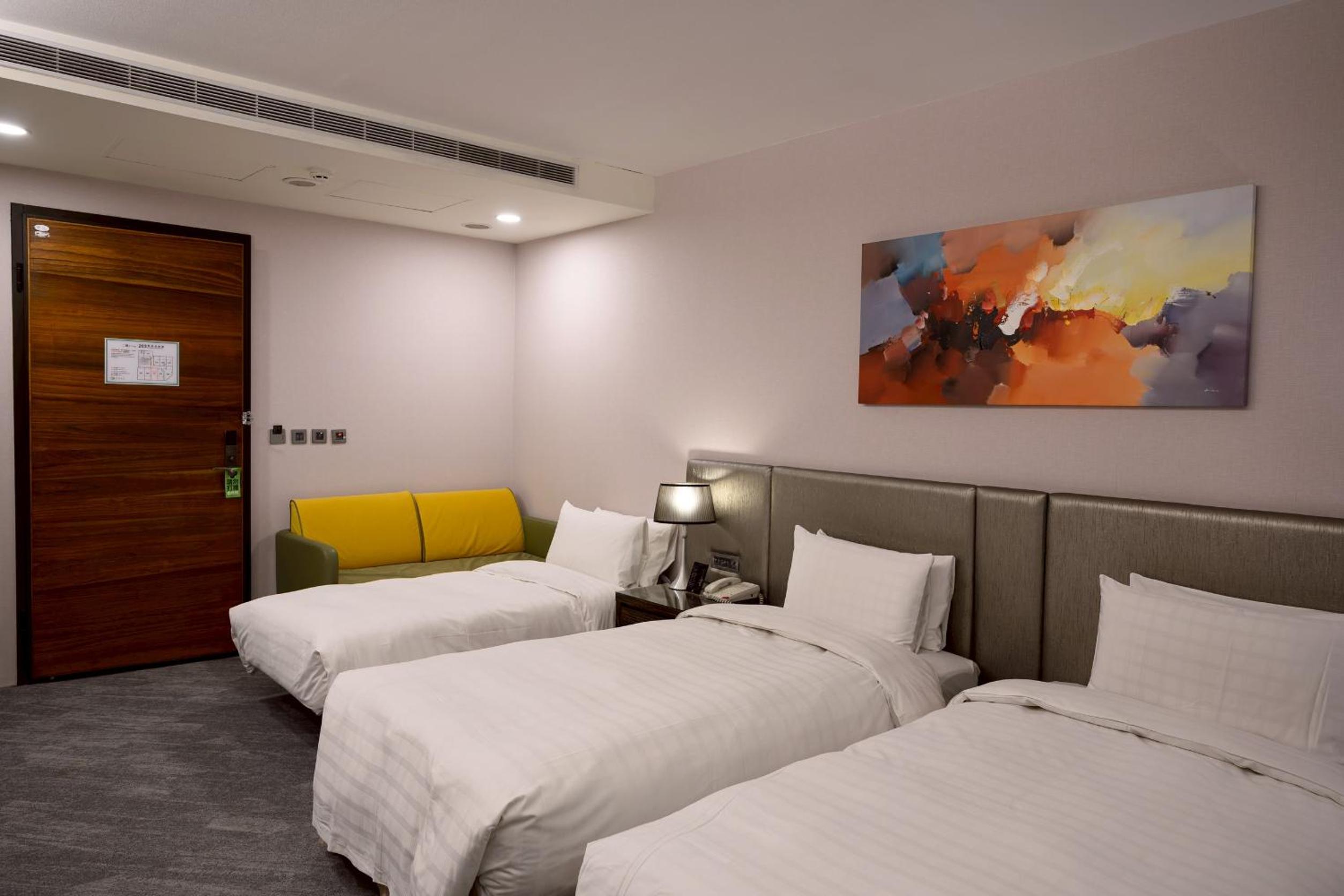 Deluxe Triple Room - Photo 2