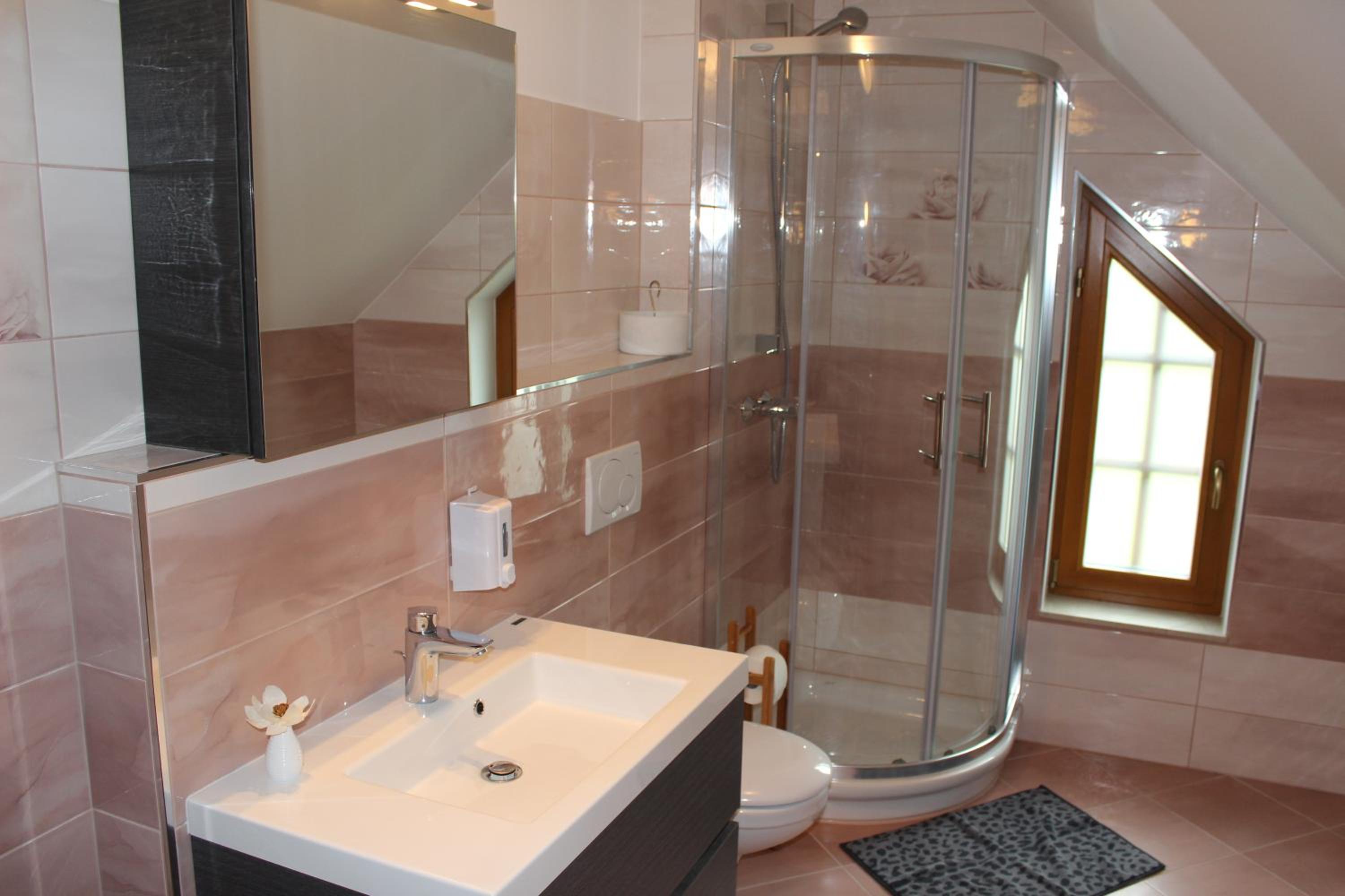 Two-Bedroom Apartment with Balcony photo 2