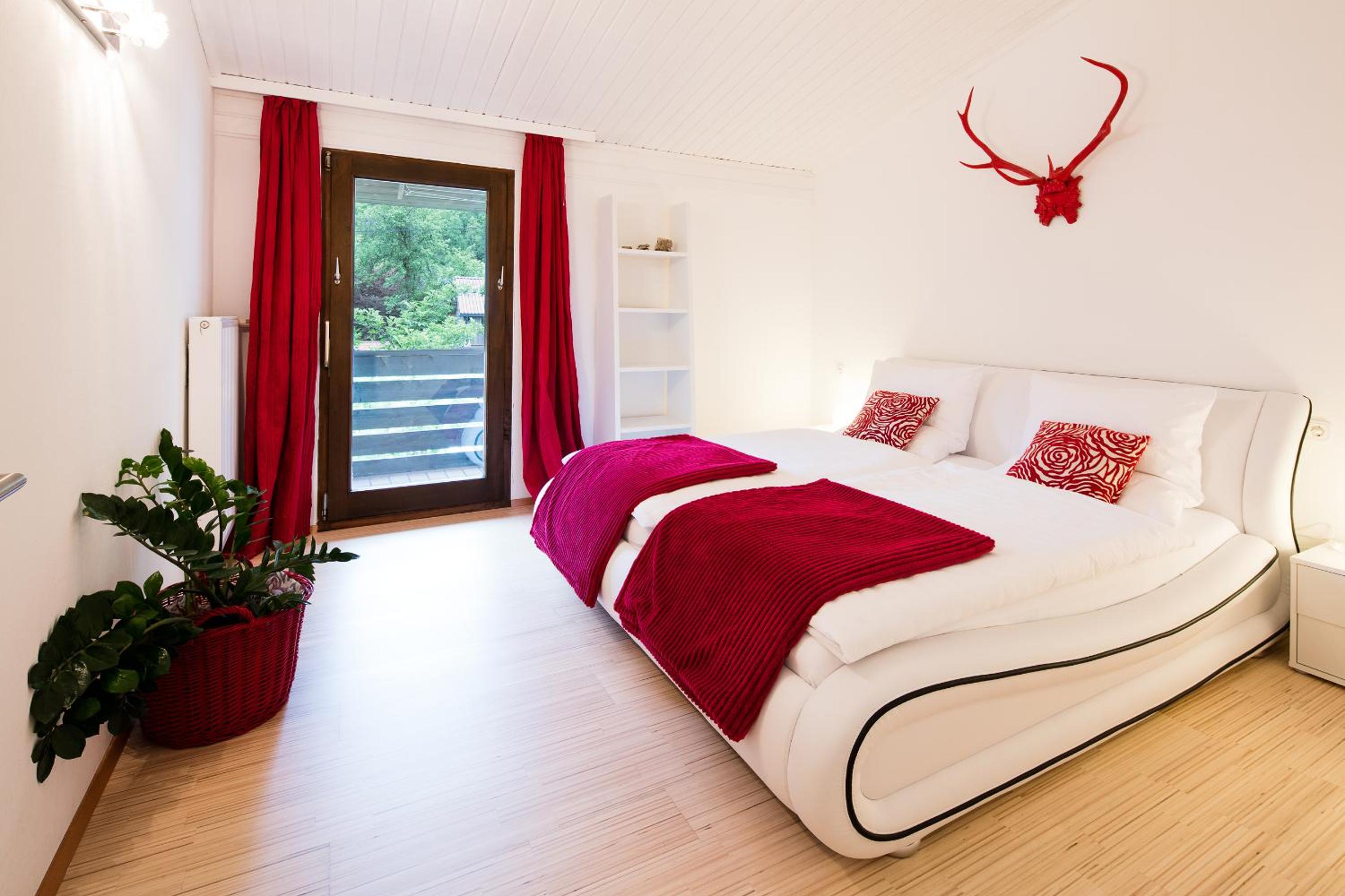 Deluxe Suite B photo 1