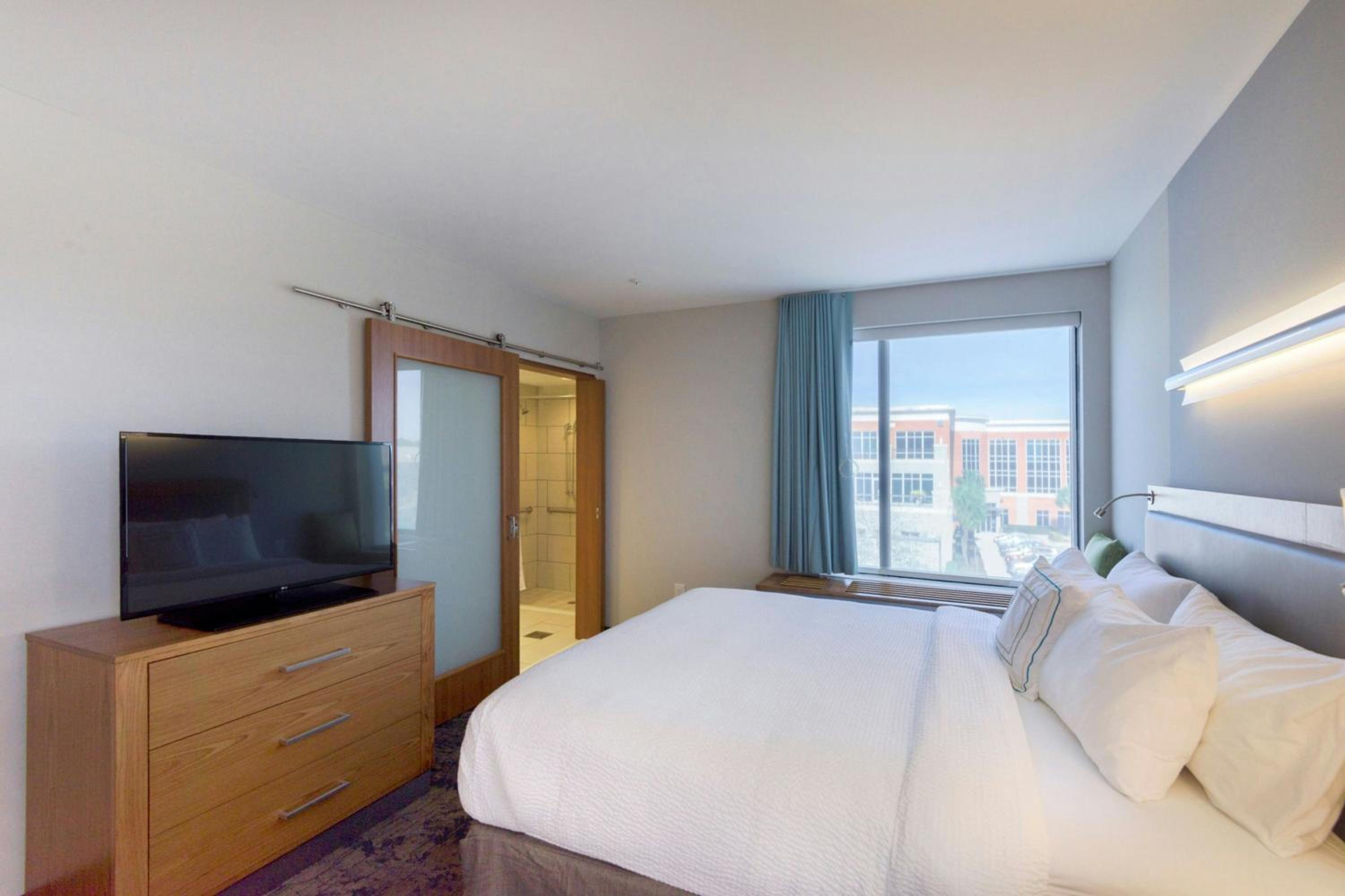 One-Bedroom King Suite with Trundle Sofa - Hearing Accessible photo 3