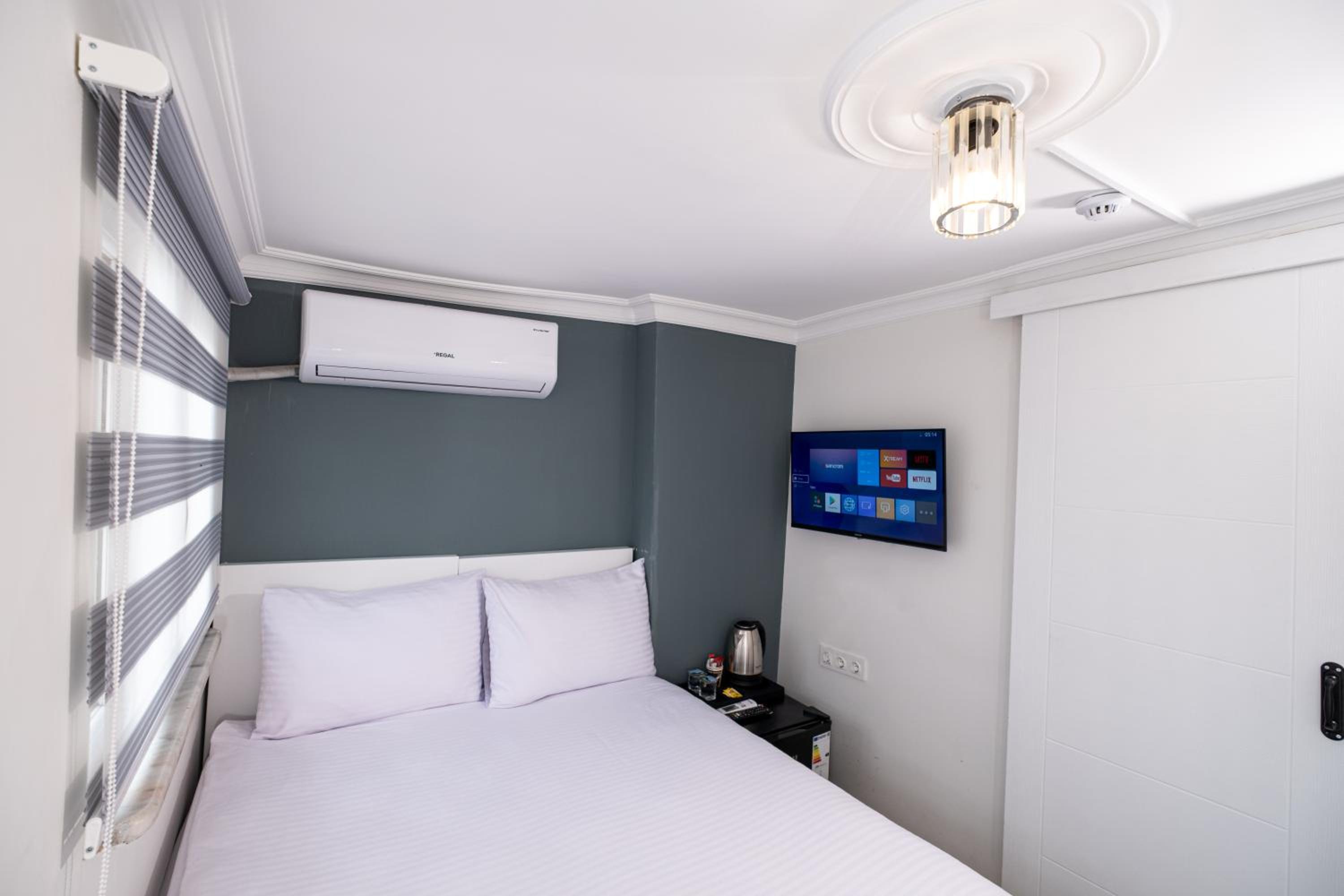 Double Room with Balcony and Sea View photo 3