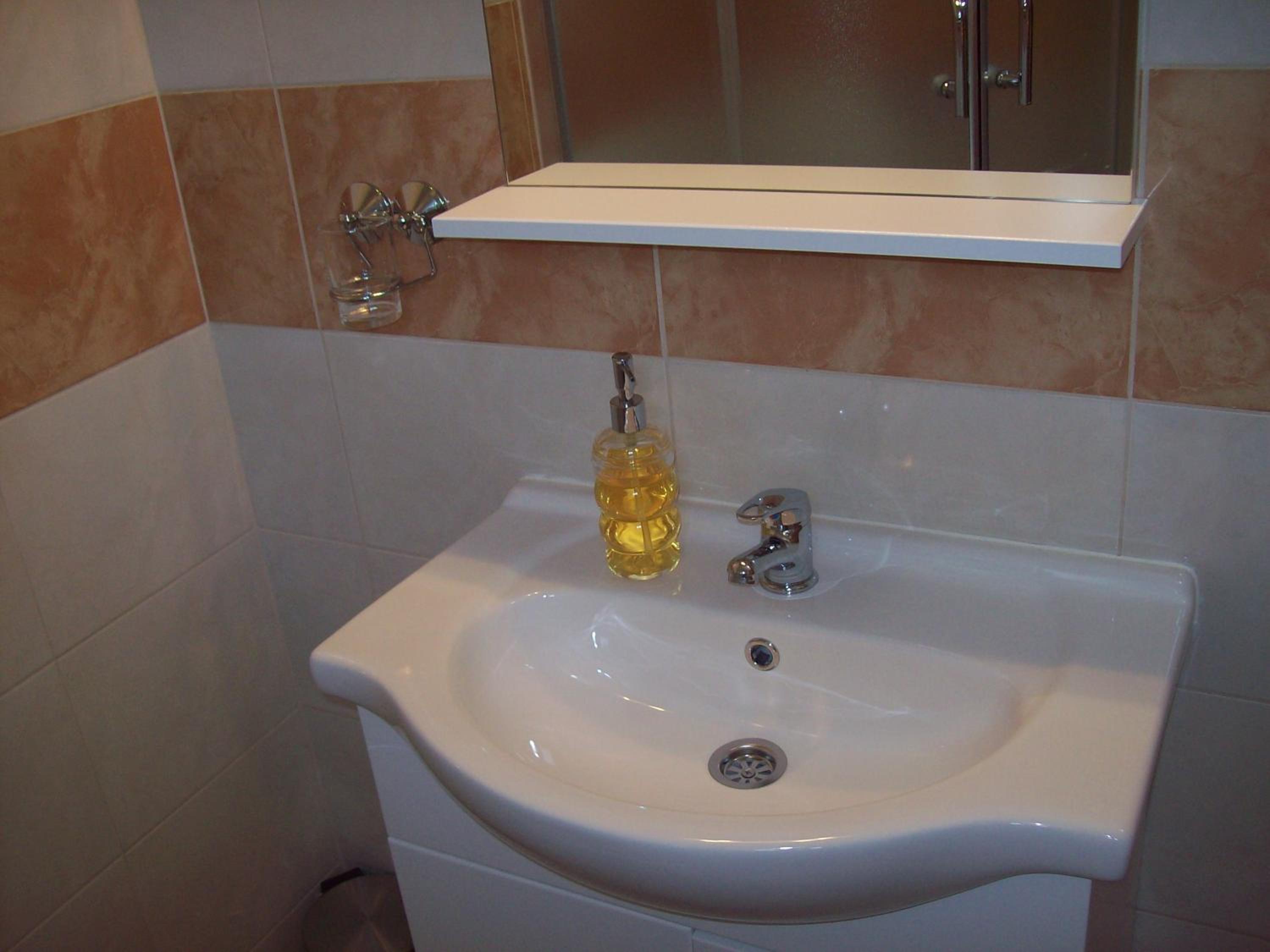 Double Room - Photo 8