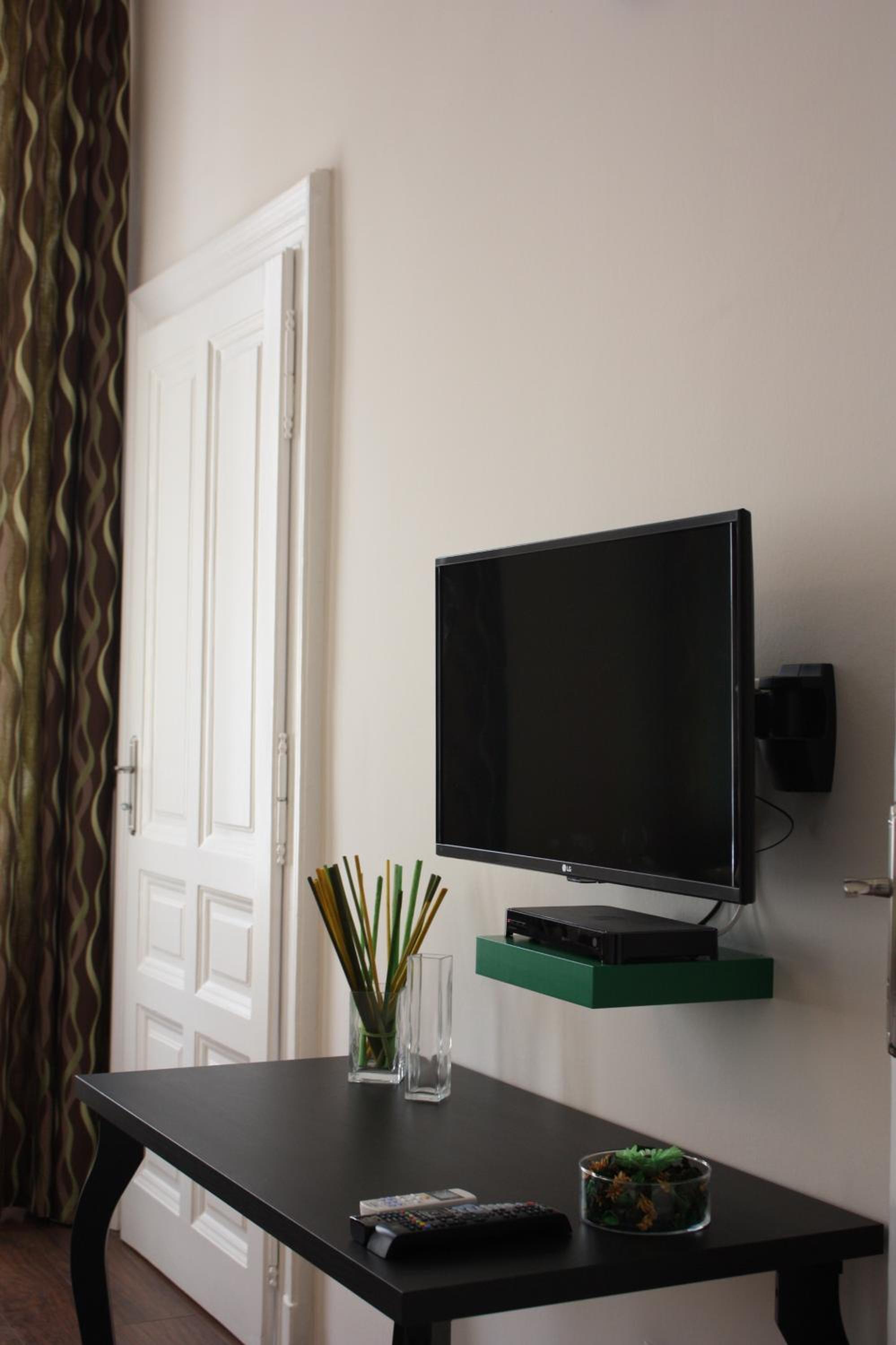 Studio Apartment - Photo 8