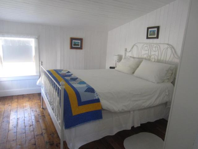 Two-Bedroom House photo 2
