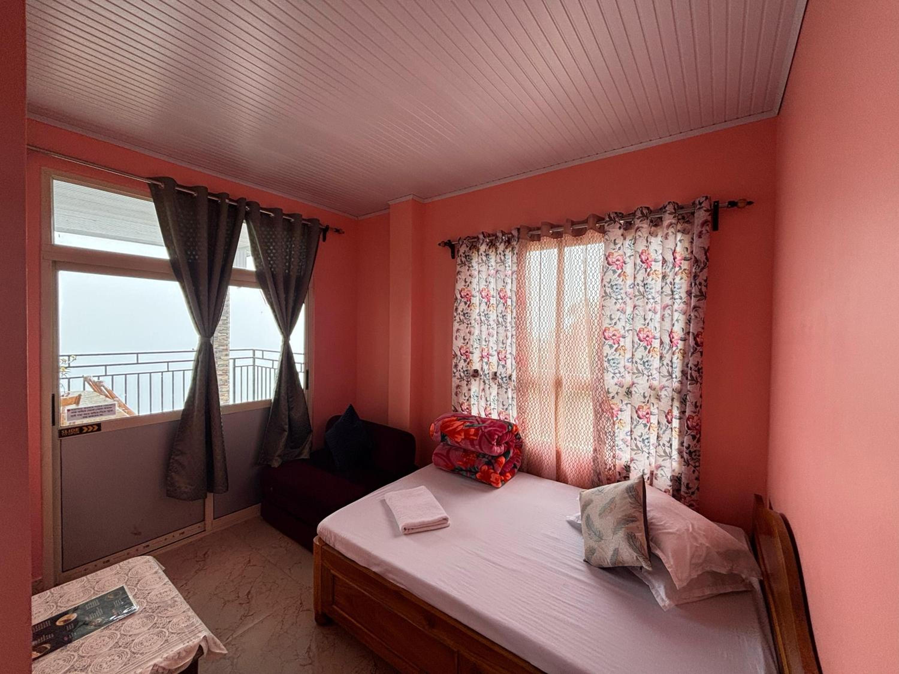 Deluxe Double Room with Balcony photo 3