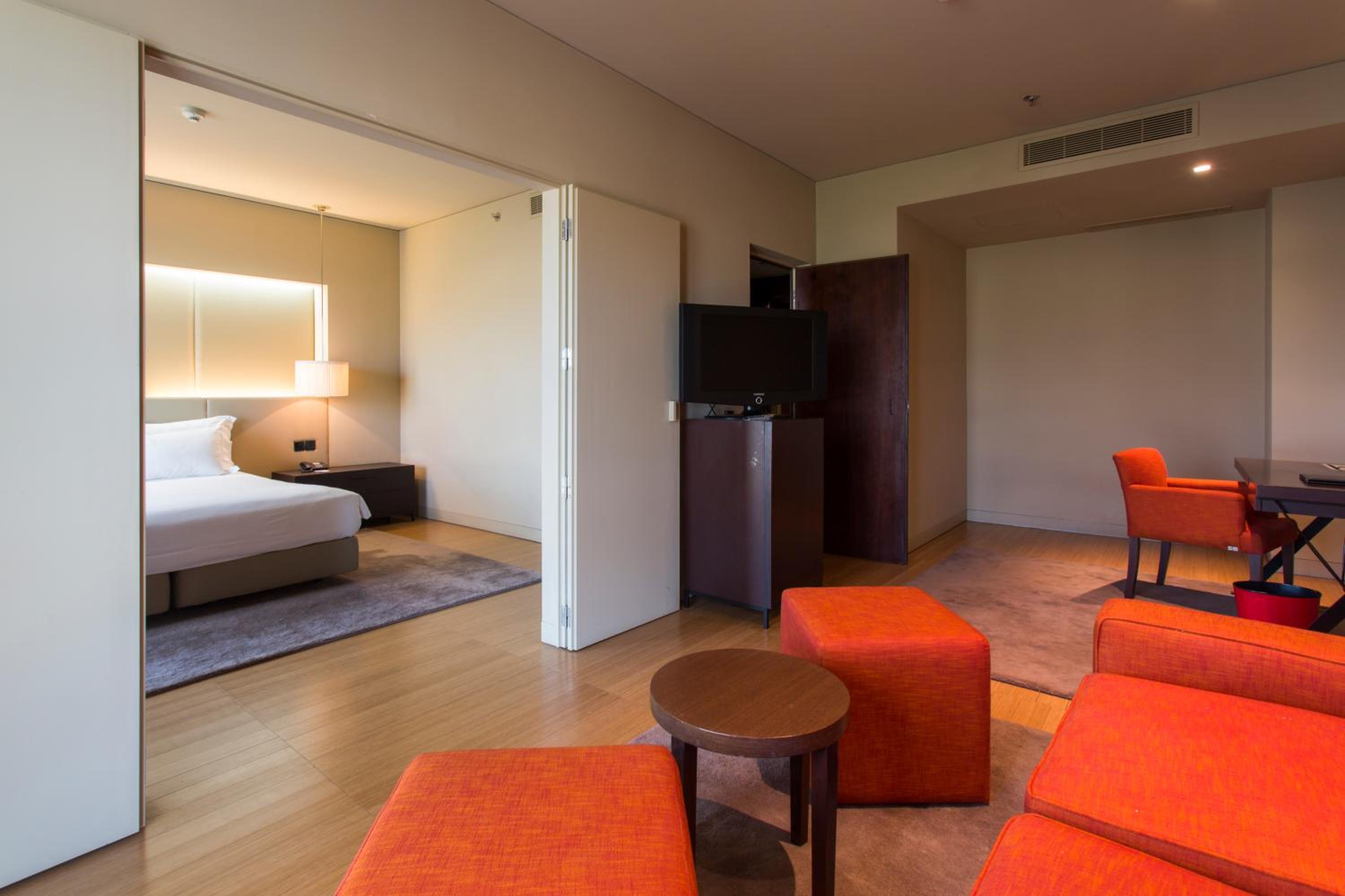 Executive Suite - Photo 9