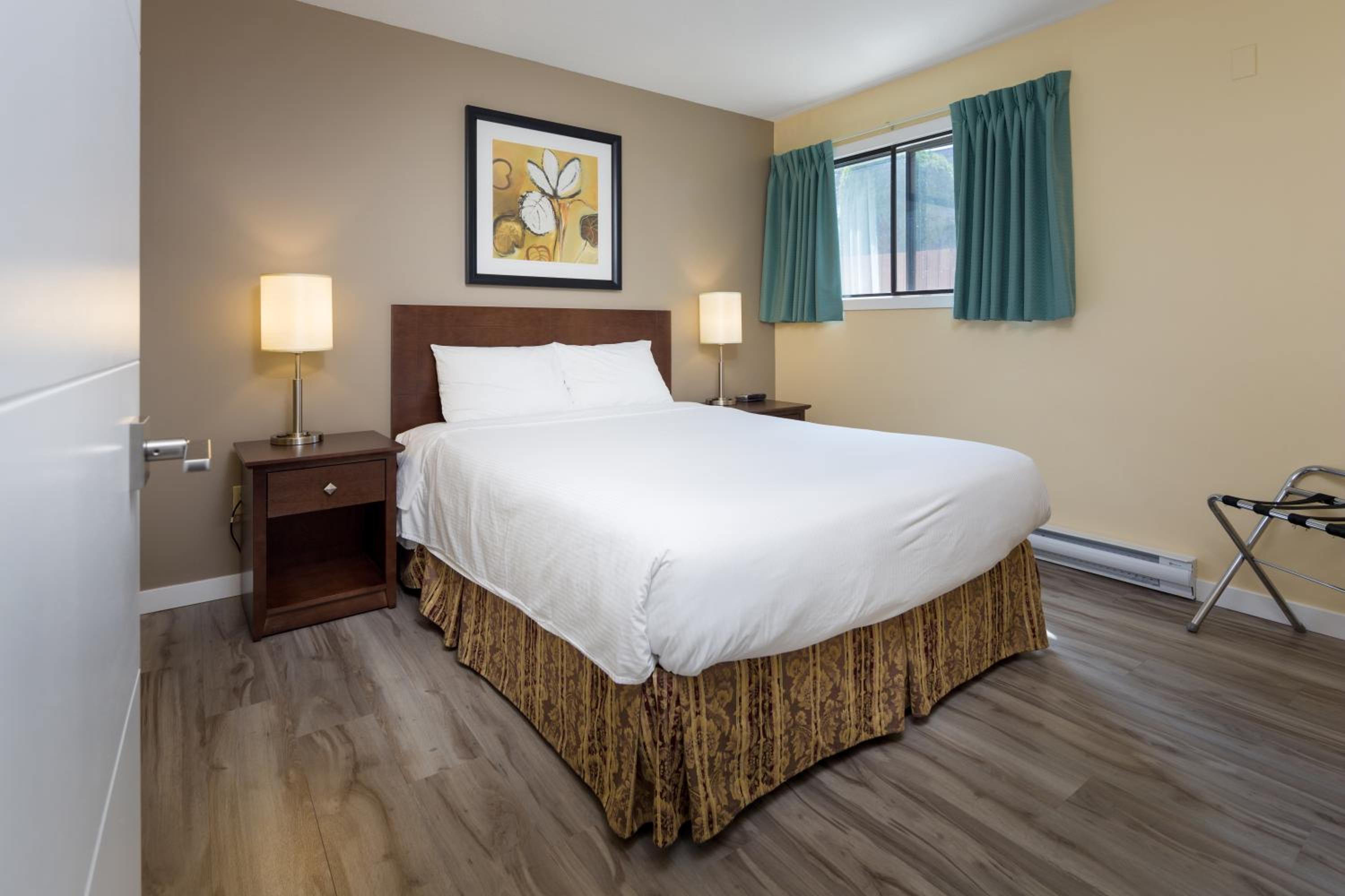One-Bedroom Suite with Kitchen - Photo 8