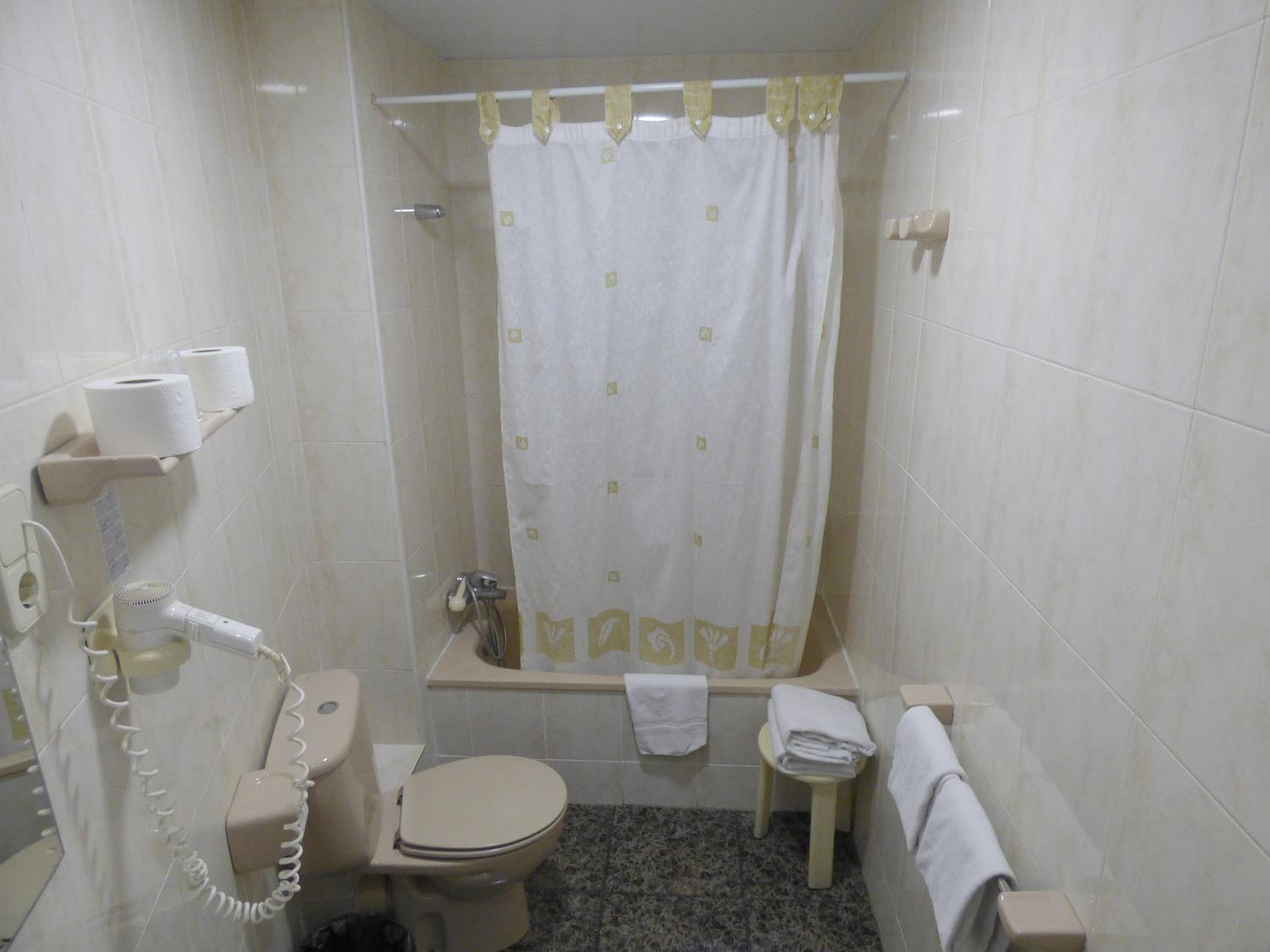 Budget Twin Room photo 3