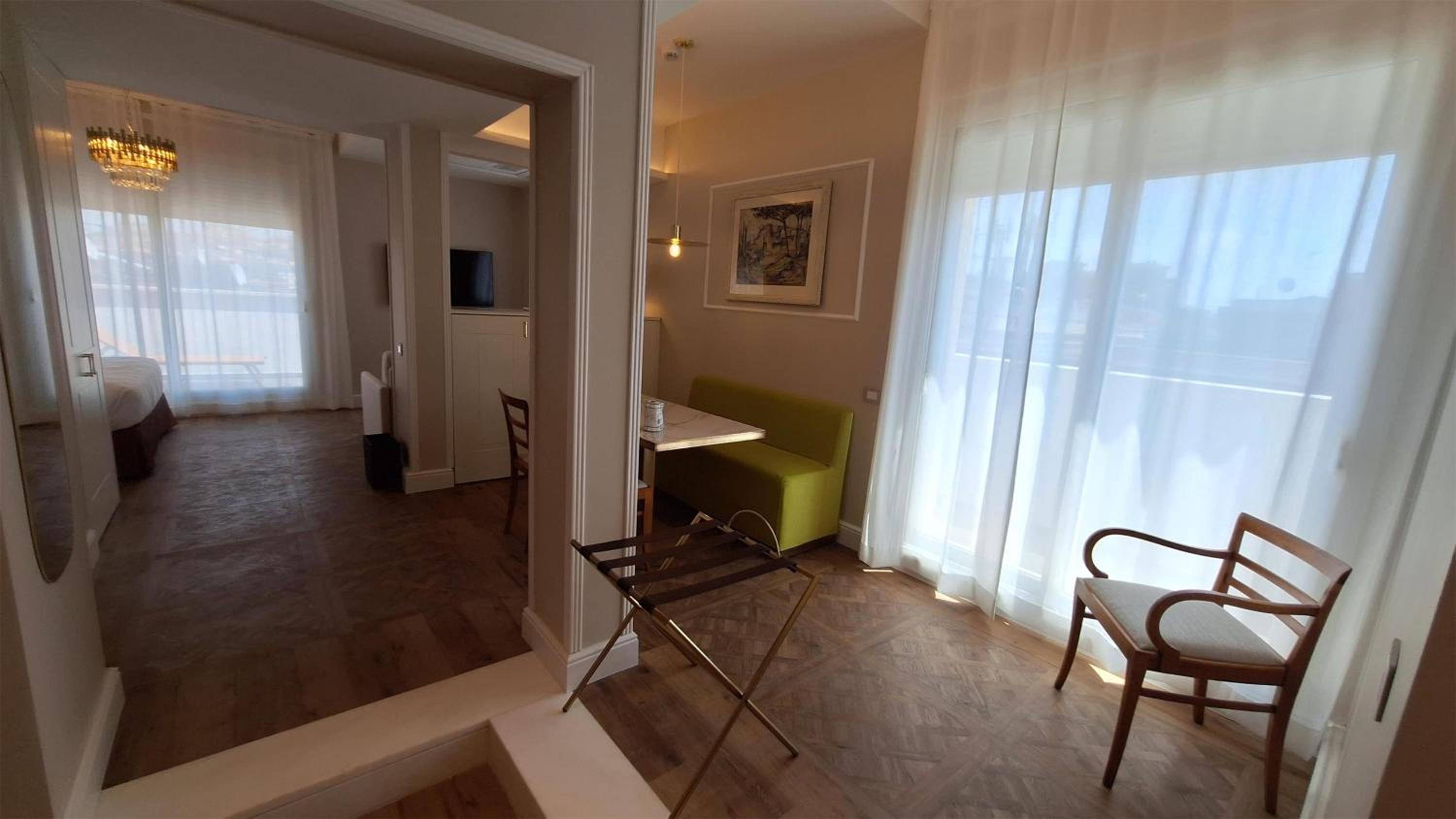 Junior Queen Suite with Sofa Bed and Kitchenette - Terrace/Upper Floor
