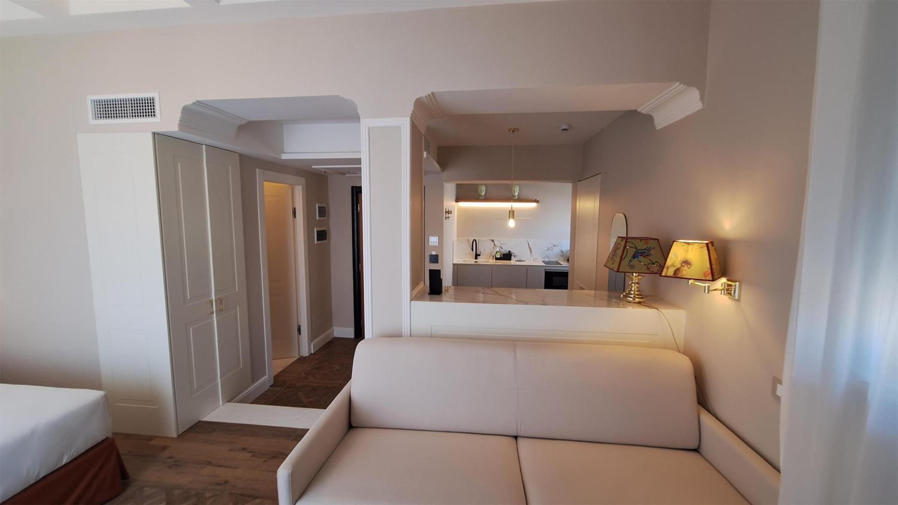 Junior Queen Suite with Sofa Bed and Kitchenette - Terrace/Upper Floor