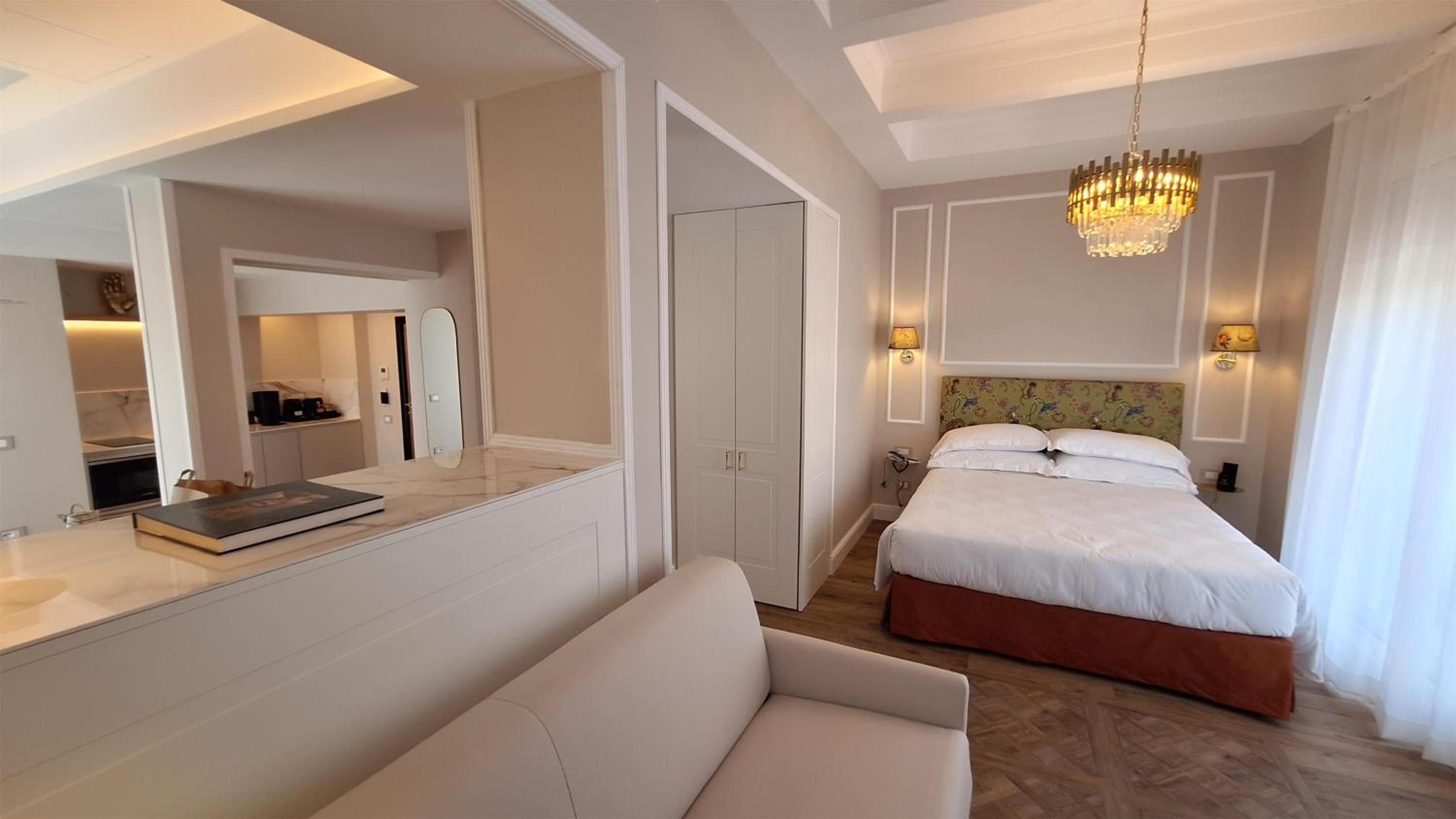 Junior Queen Suite with Sofa Bed and Kitchenette - Terrace/Upper Floor