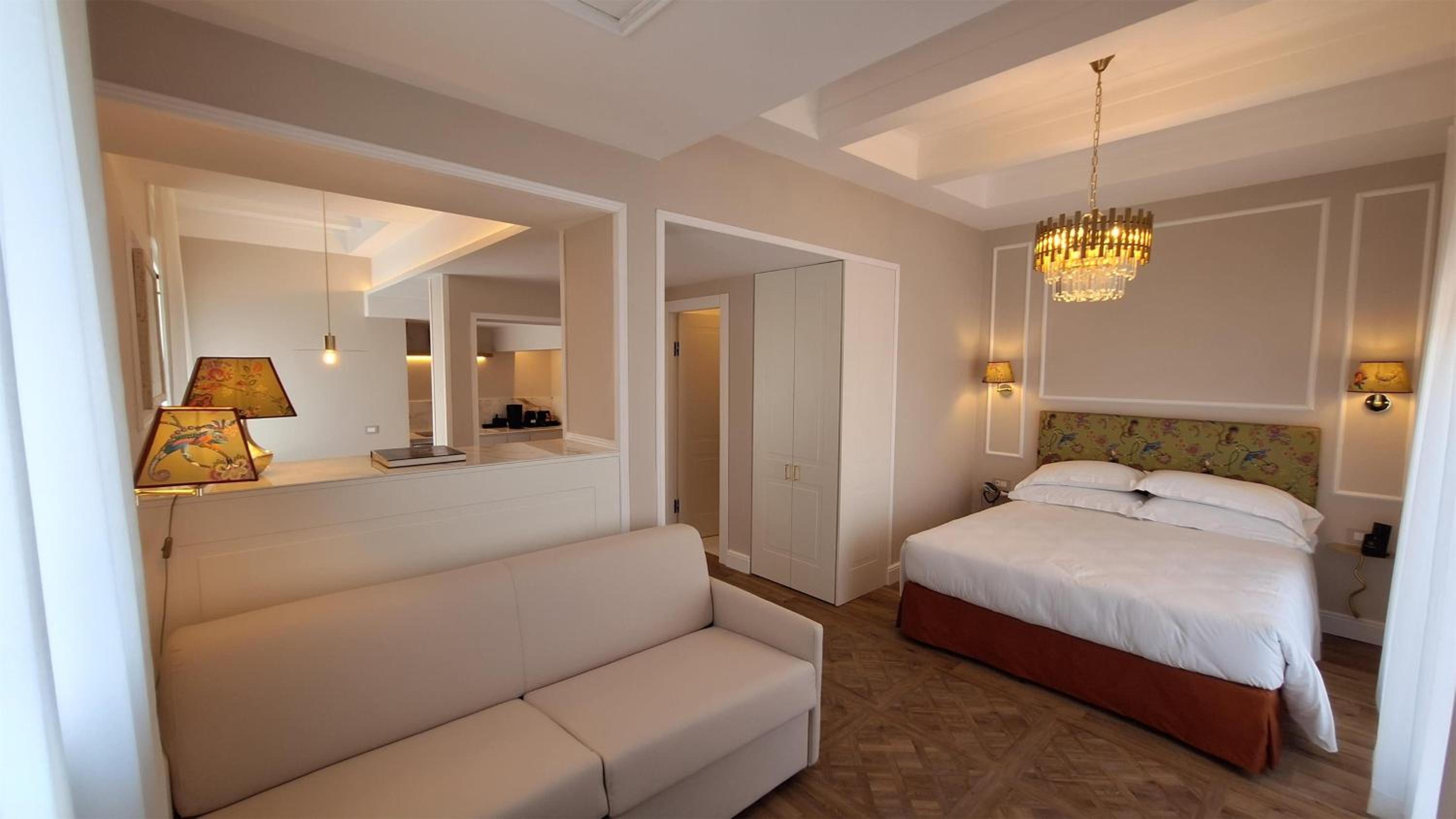 Junior Queen Suite with Sofa Bed and Kitchenette - Terrace/Upper Floor thumbnail 5