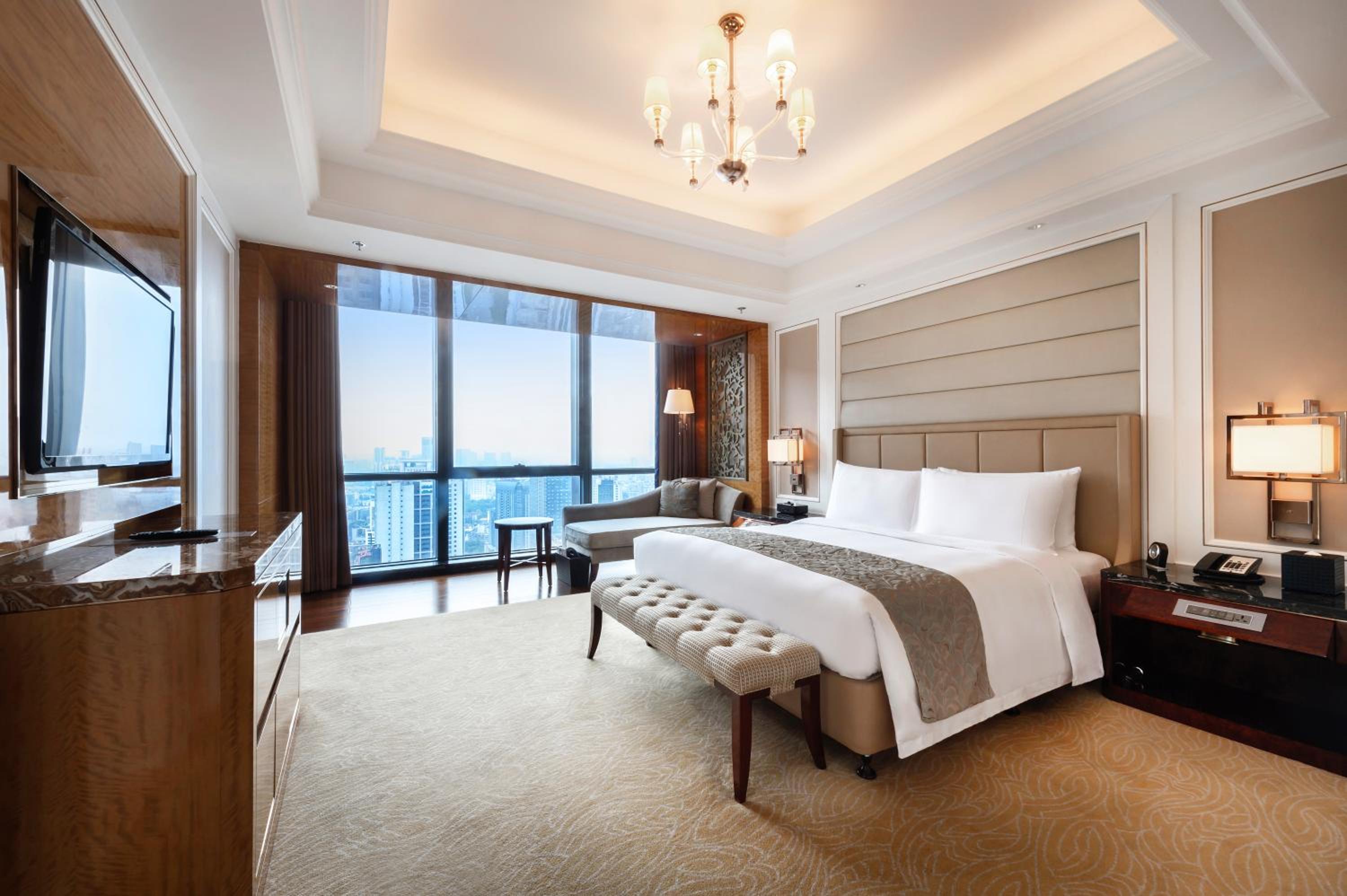 Large One-Bedroom King Suite