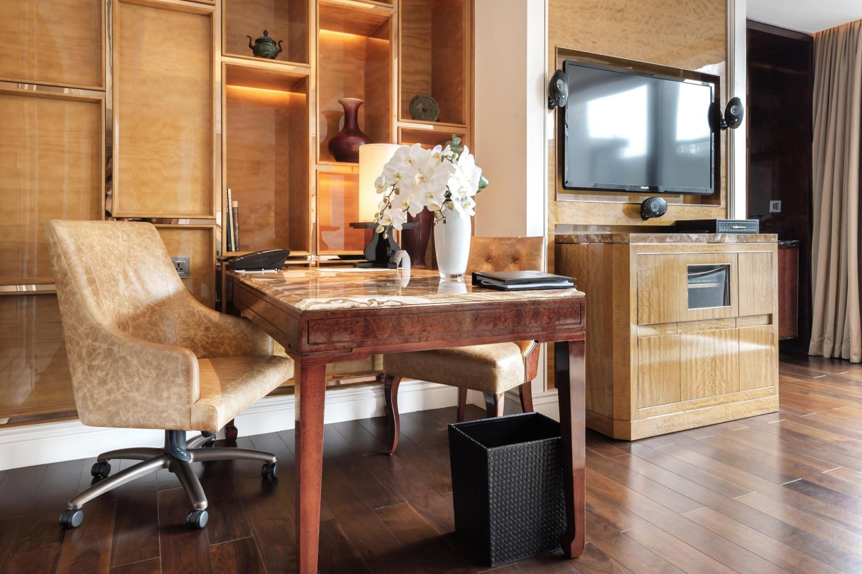 Large One-Bedroom King Suite