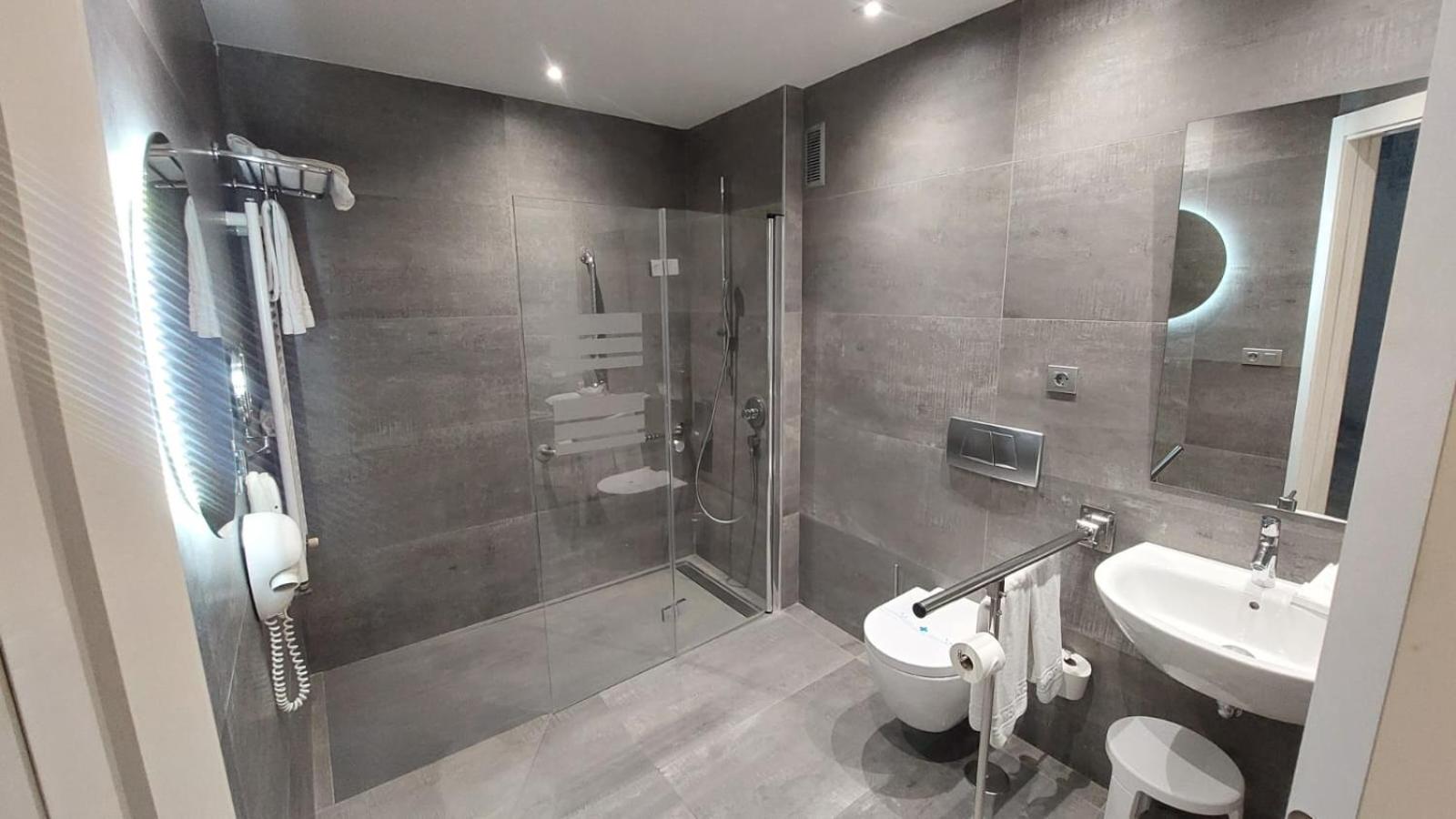 Double or Twin Room without Balcony - Disability Access