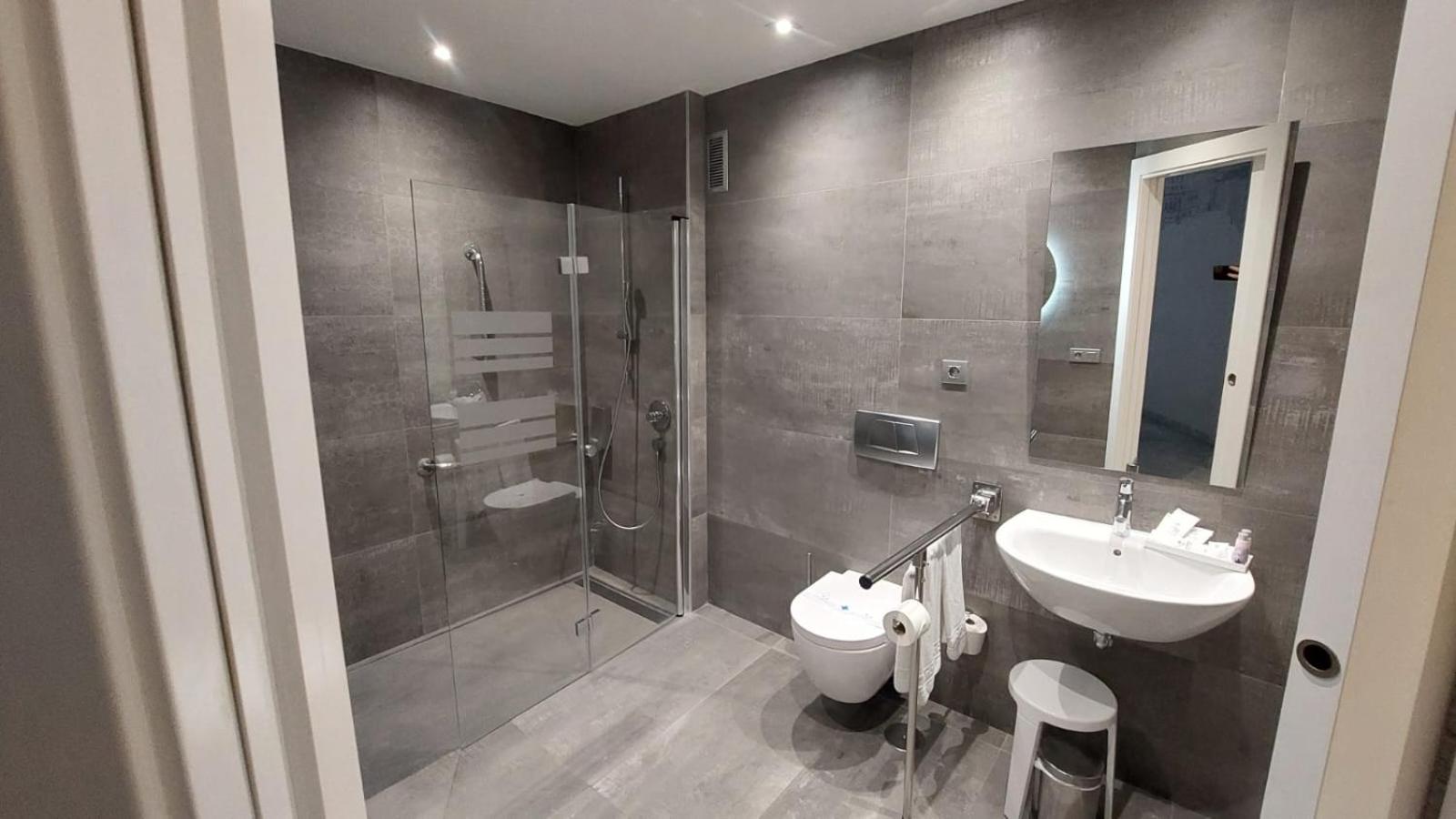 Double or Twin Room without Balcony - Disability Access photo 2