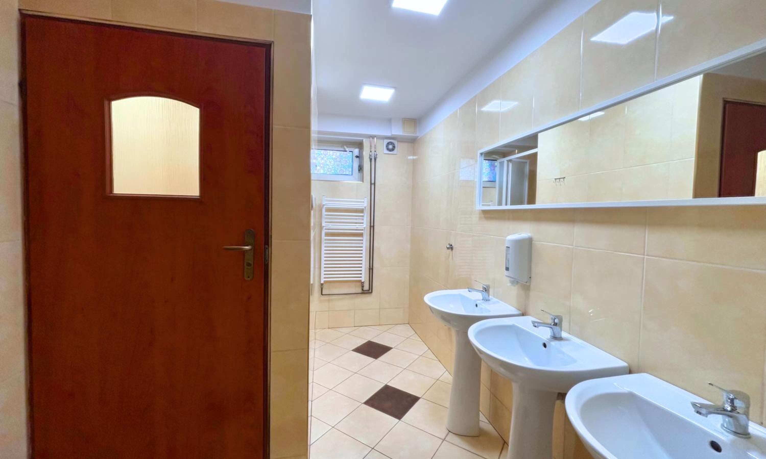 Quadruple Room with Shared Bathroom photo 2