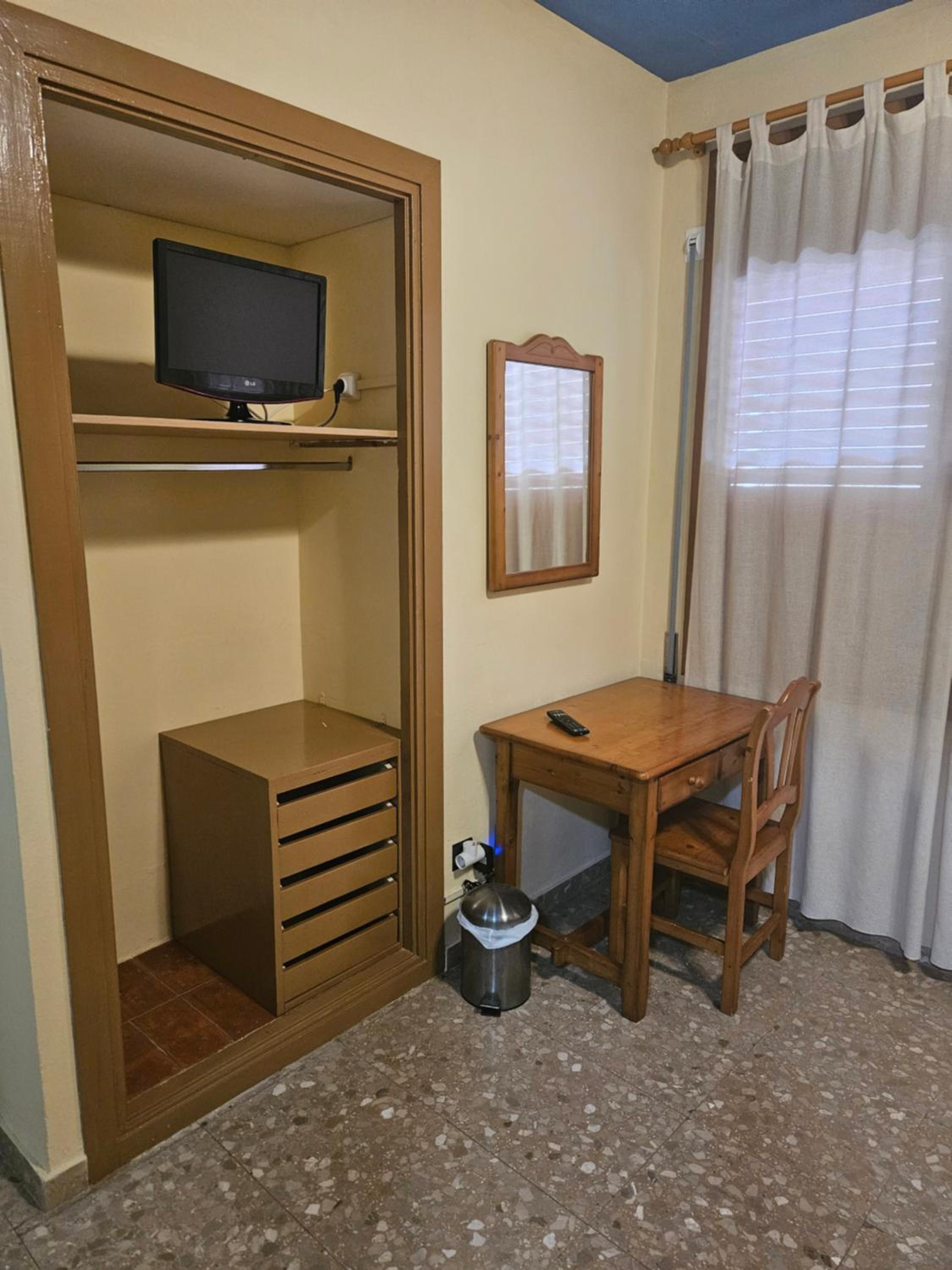 Small Single Room