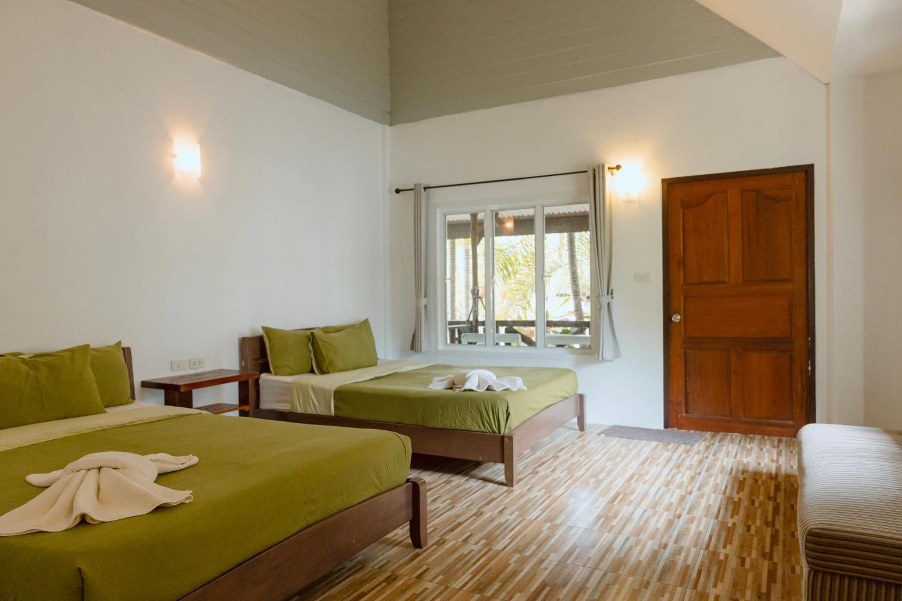 Family Room - Photo 4