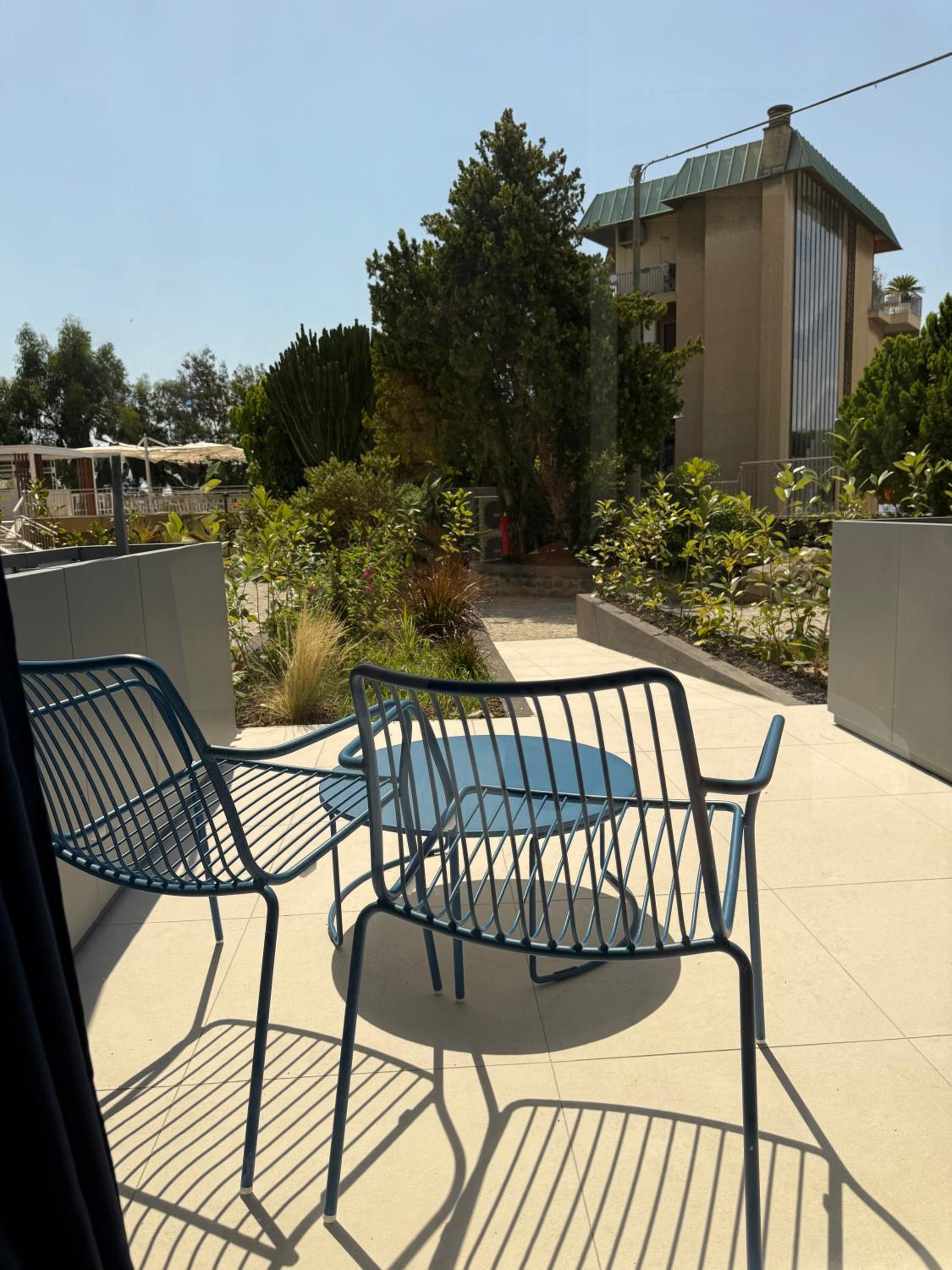 Family Room with Garden View - Photo 6