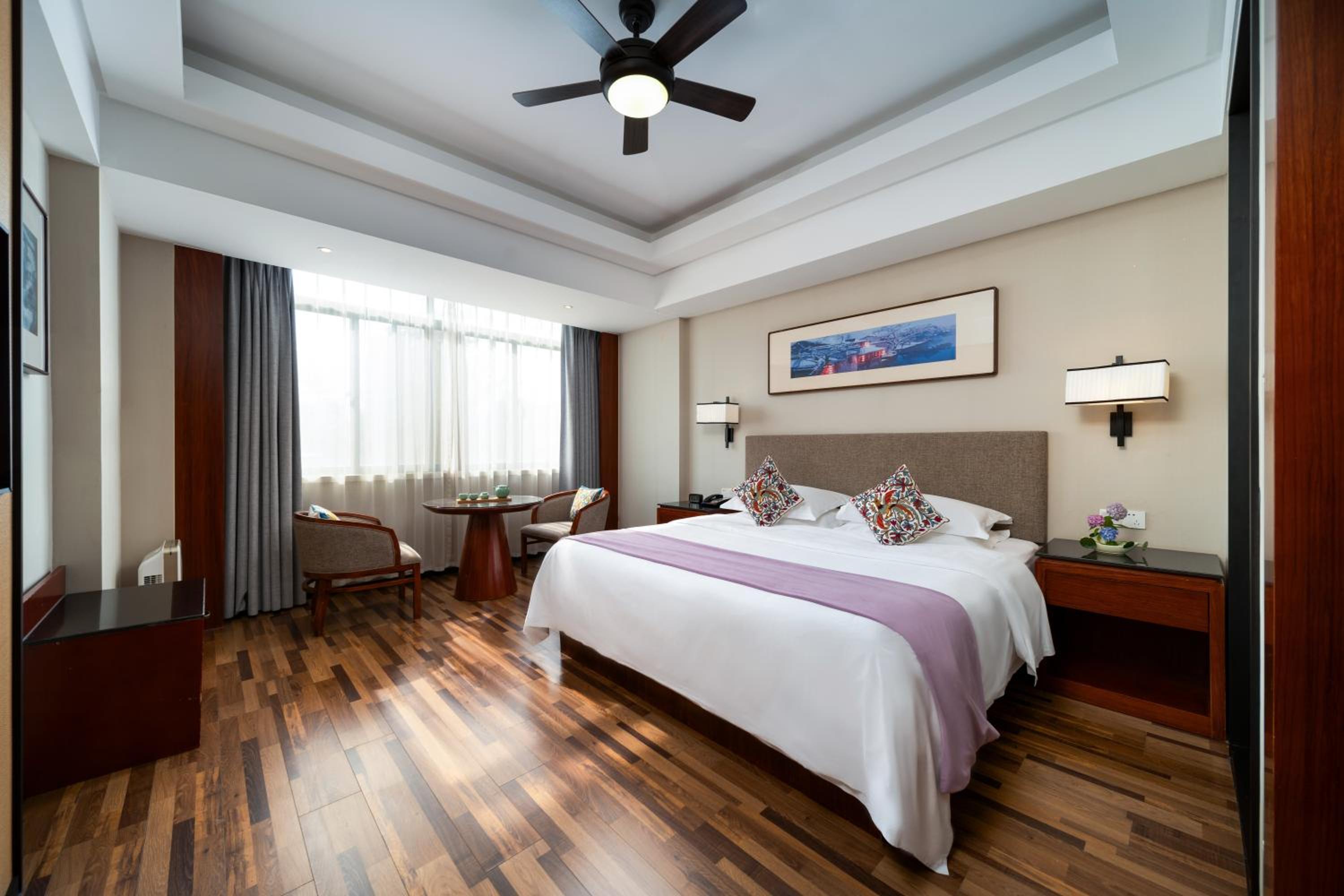 Deluxe Queen Room photo 1