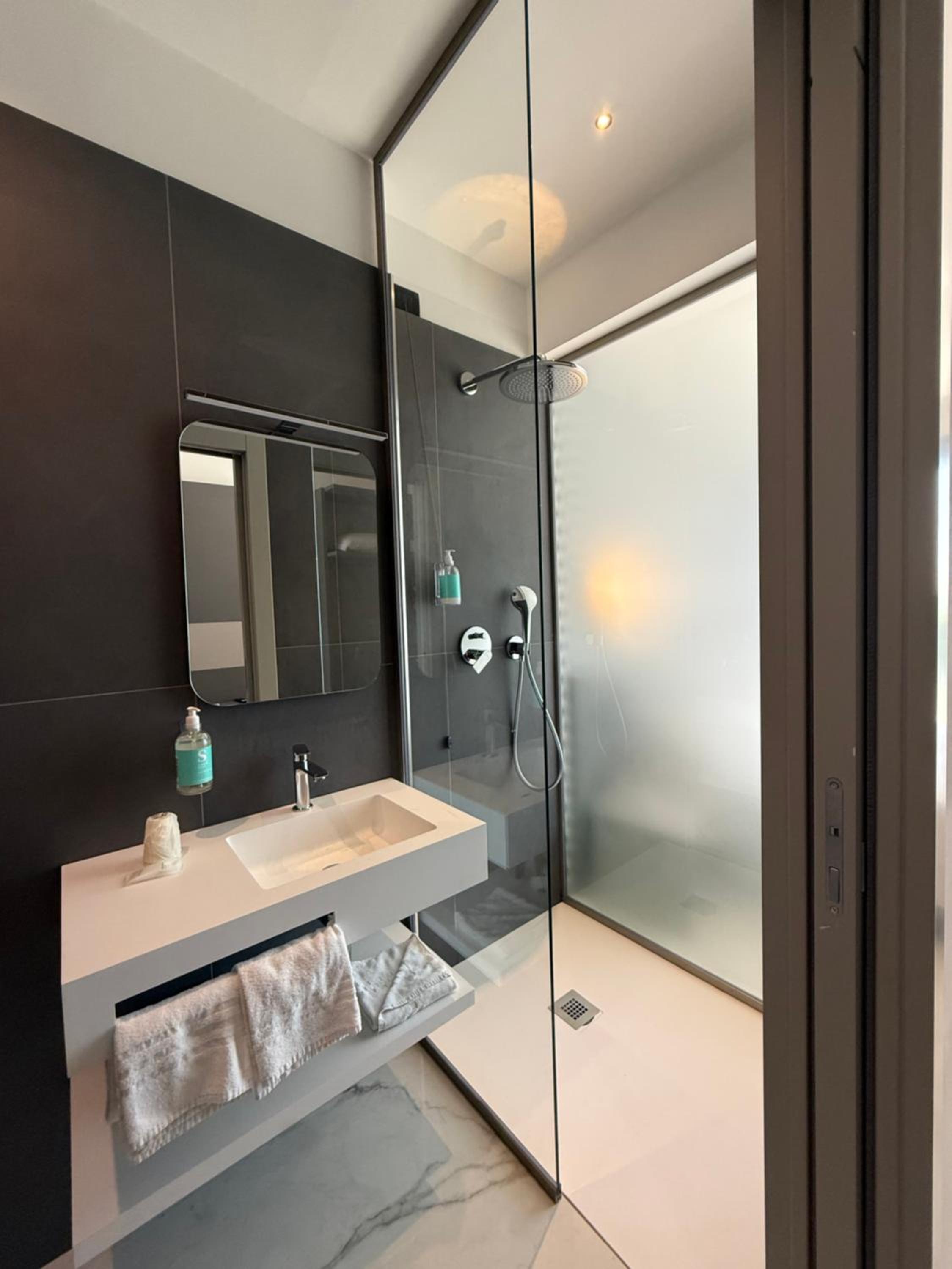 Double or Twin Room - Photo 6