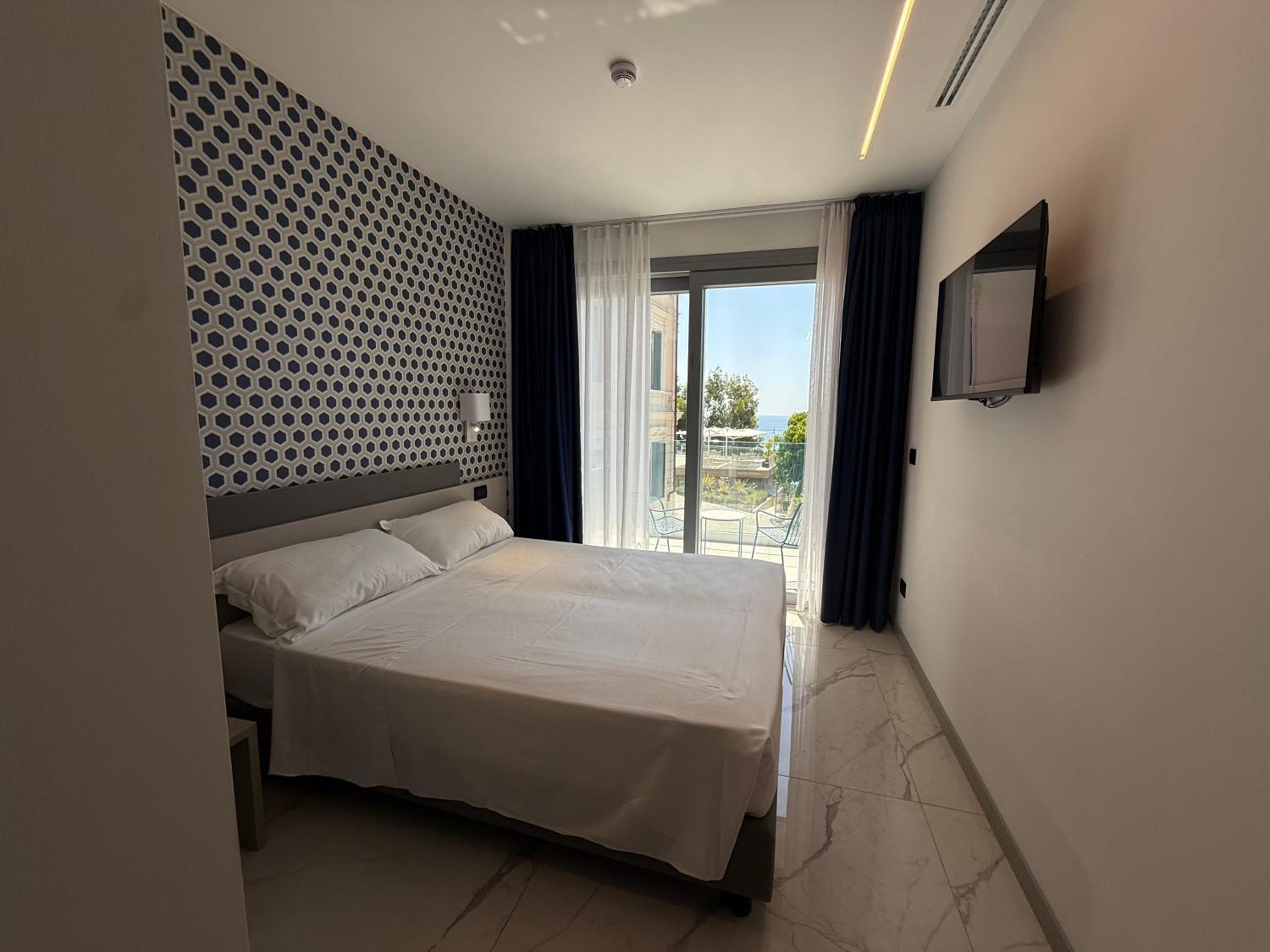 Superior Double or Twin Room with Terrace - Photo 9