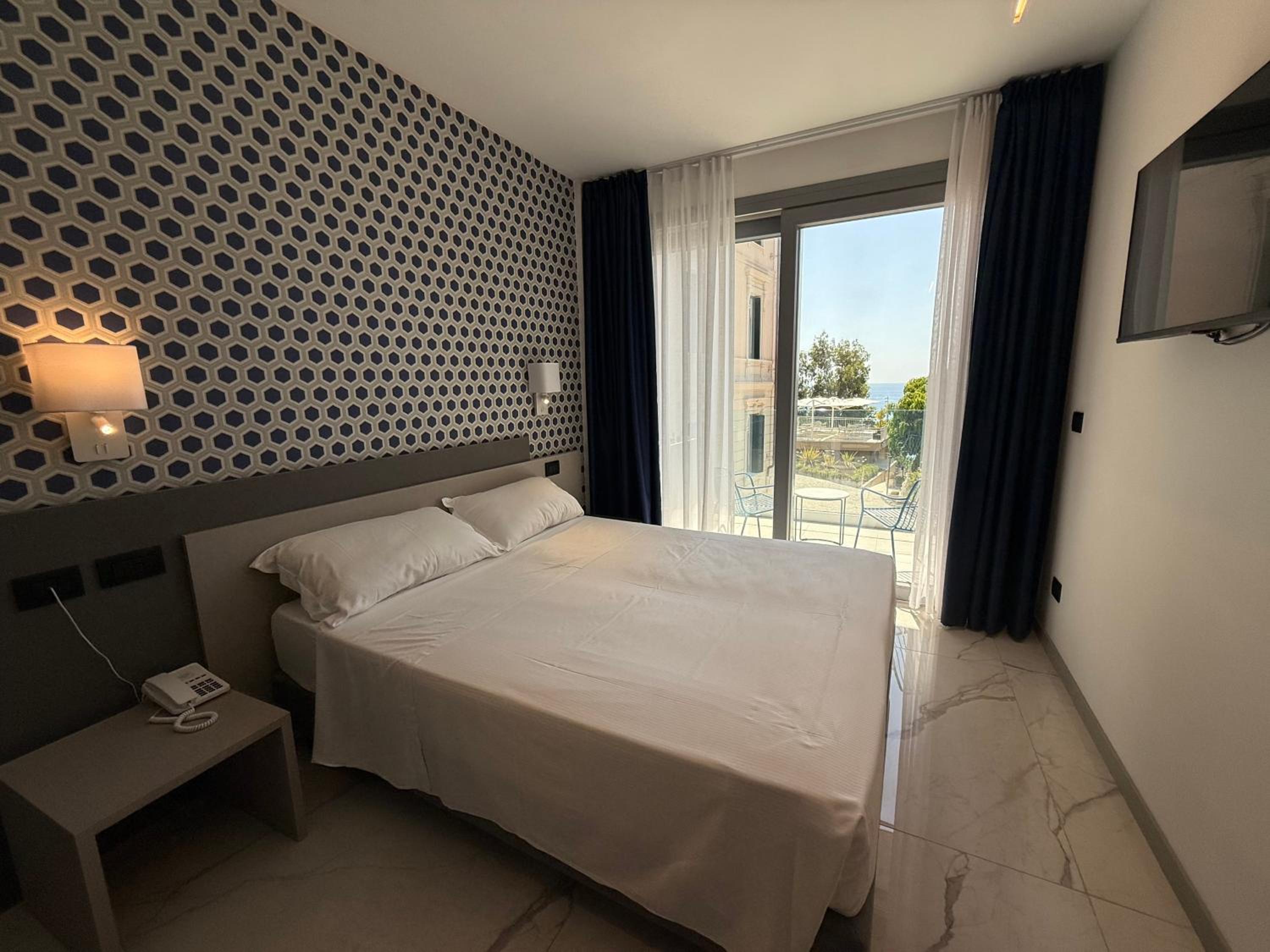 Superior Double or Twin Room with Terrace - Photo 3