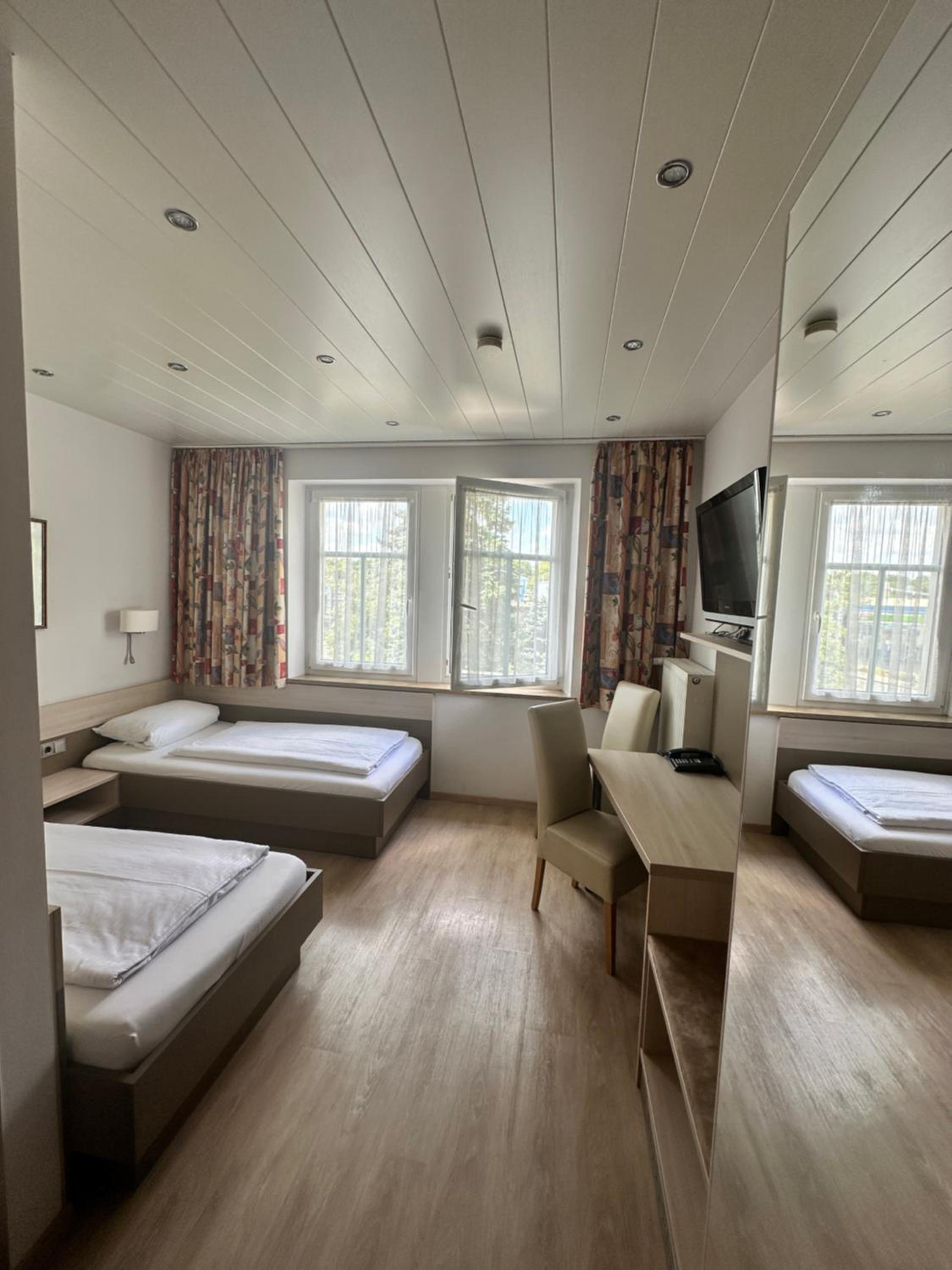 Double or Twin Room with Shower photo 2